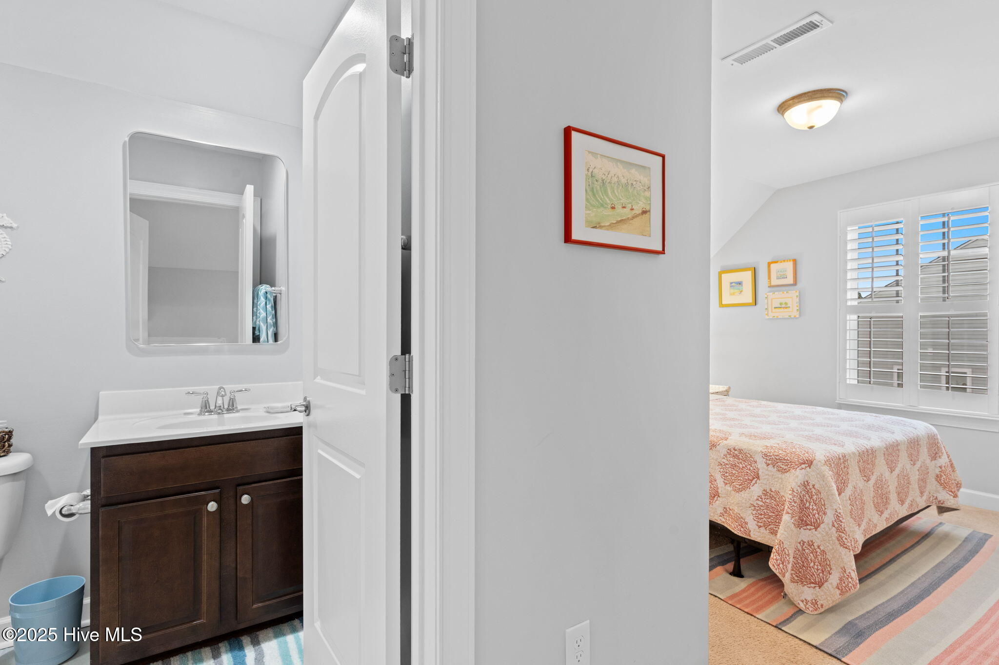 100536168 | Photo 33