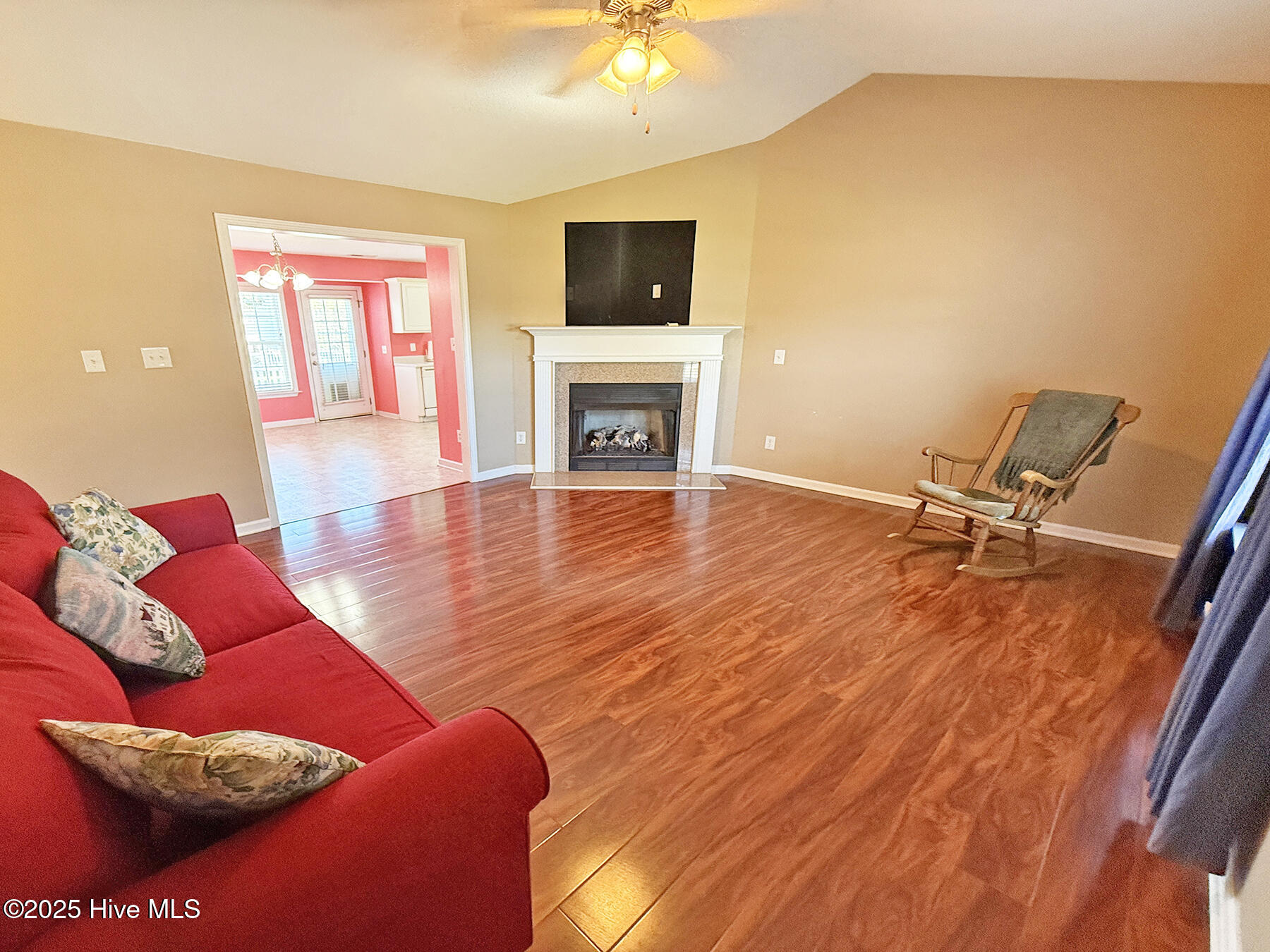 100537357 | Photo 12