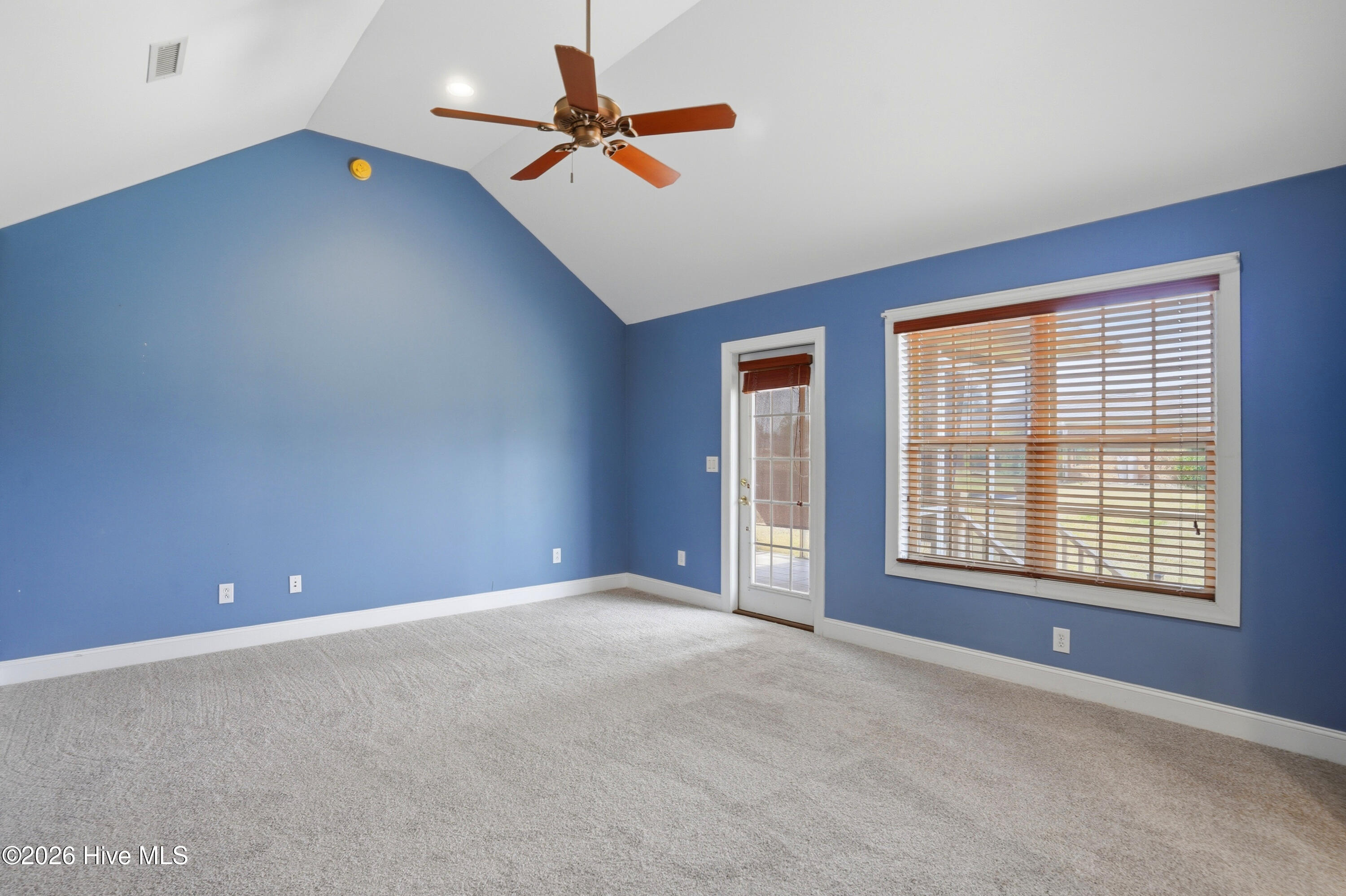 100562677 | Photo 20