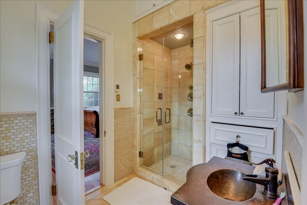 Renovated 2nd full bath