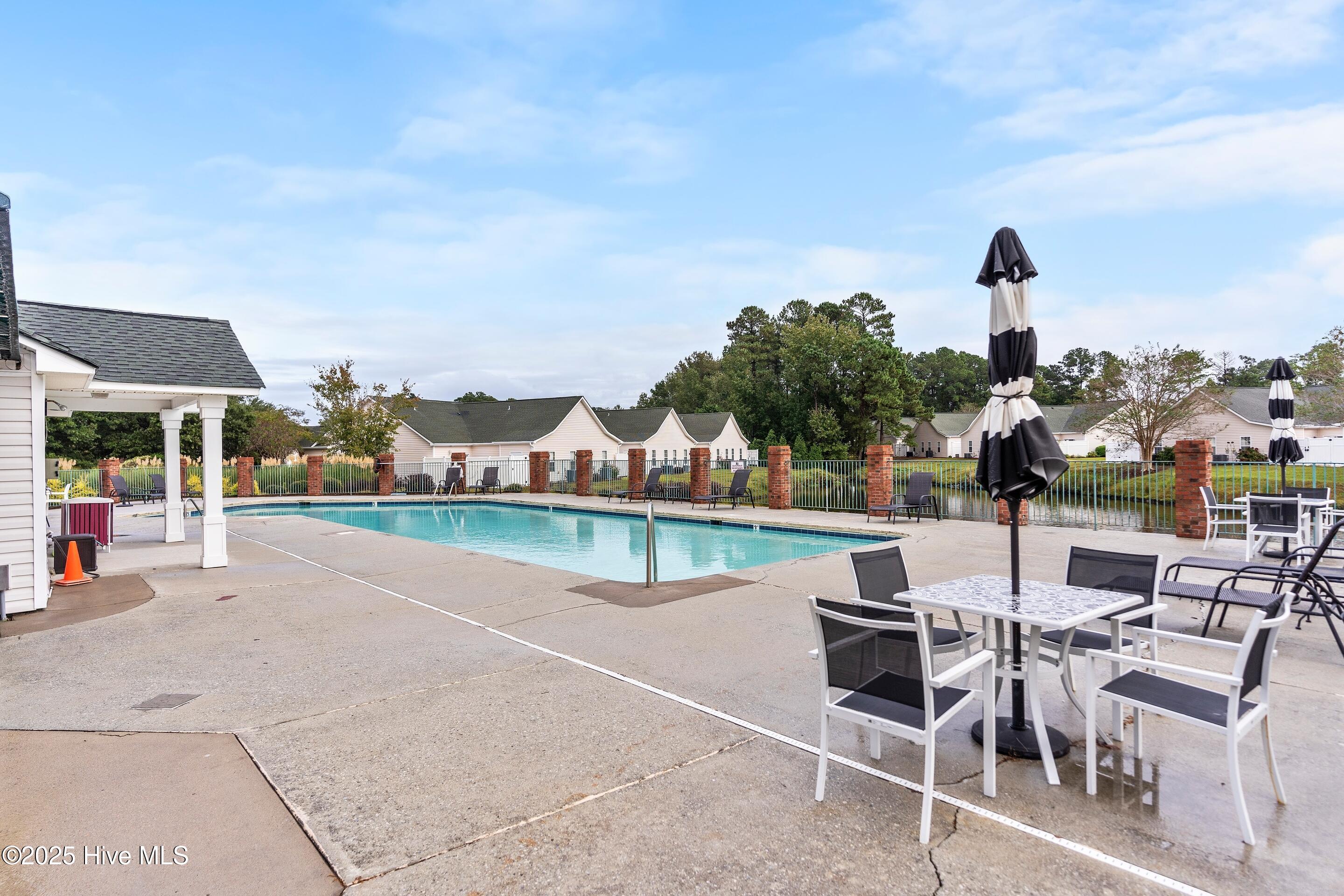 100527871 | Photo 38