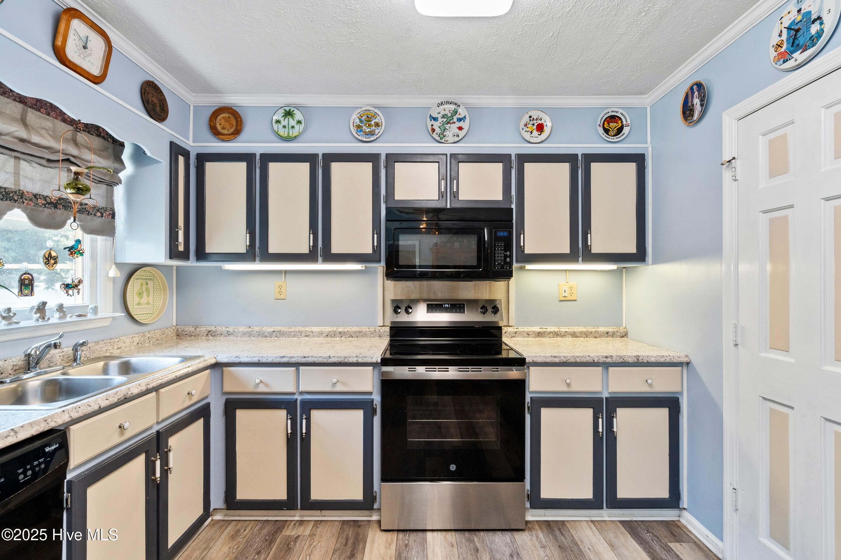 100560876 | Photo 15