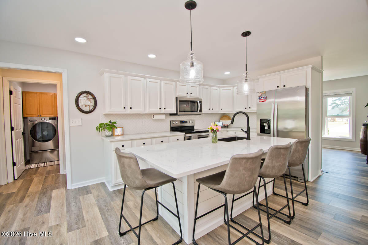 100569264 | Photo 51