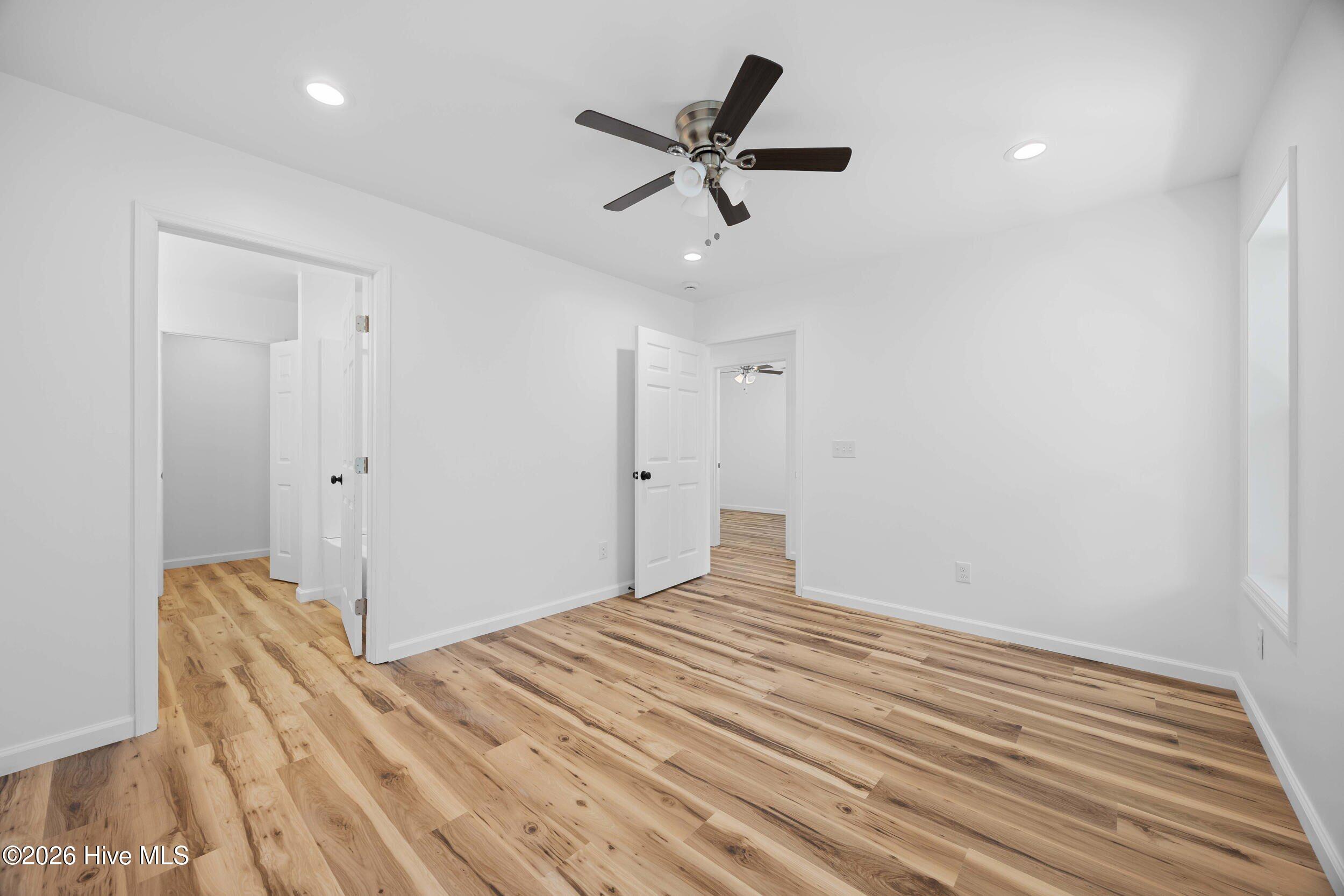 100561375 | Photo 21