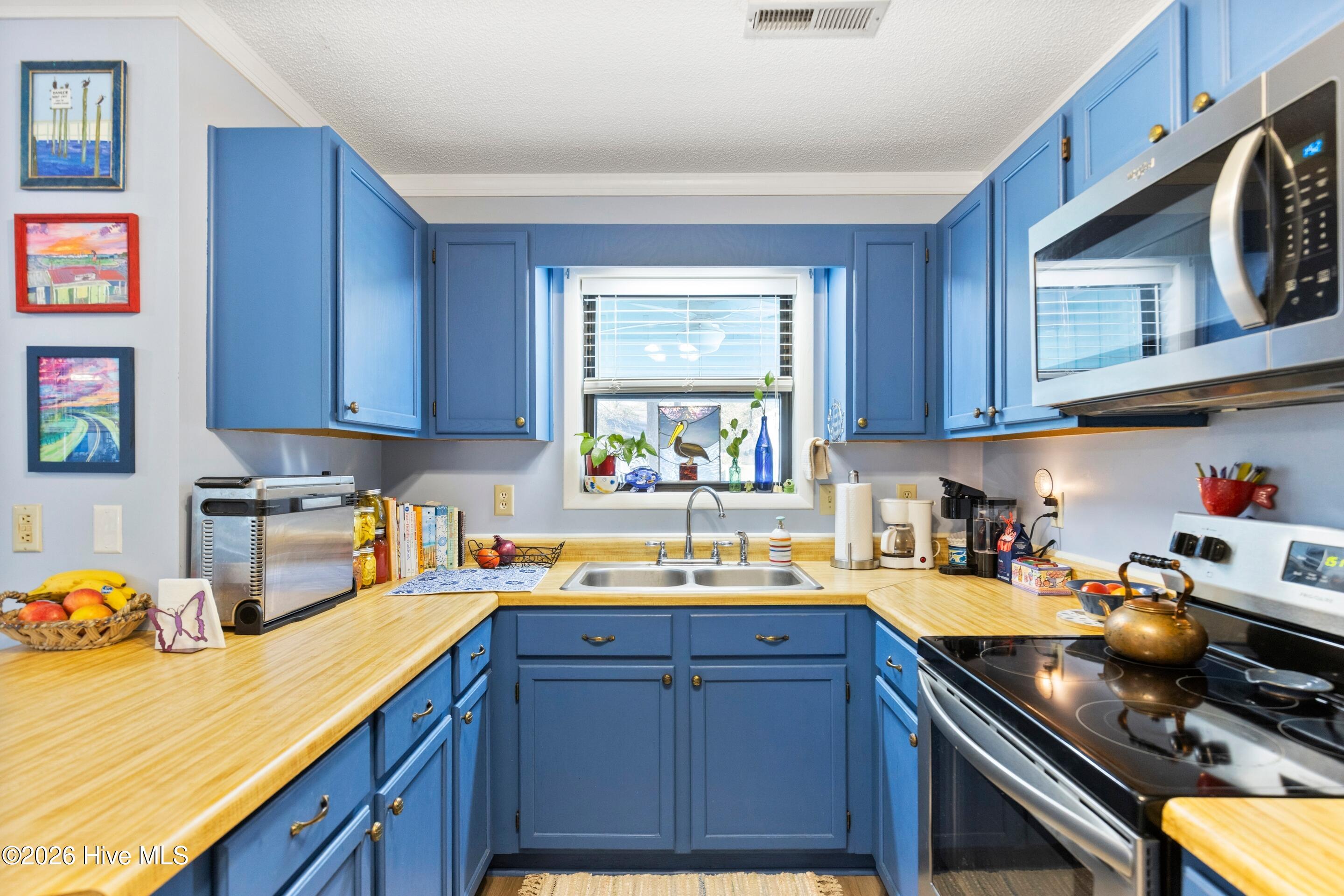 100550248 | Photo 26