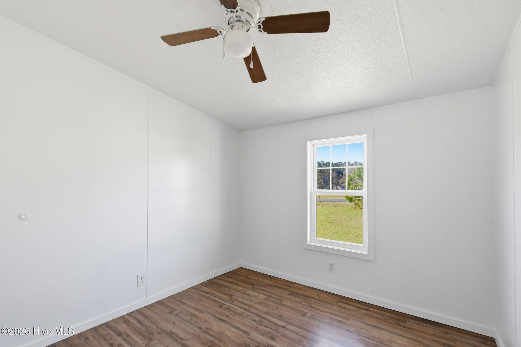 100565410 | Photo 19