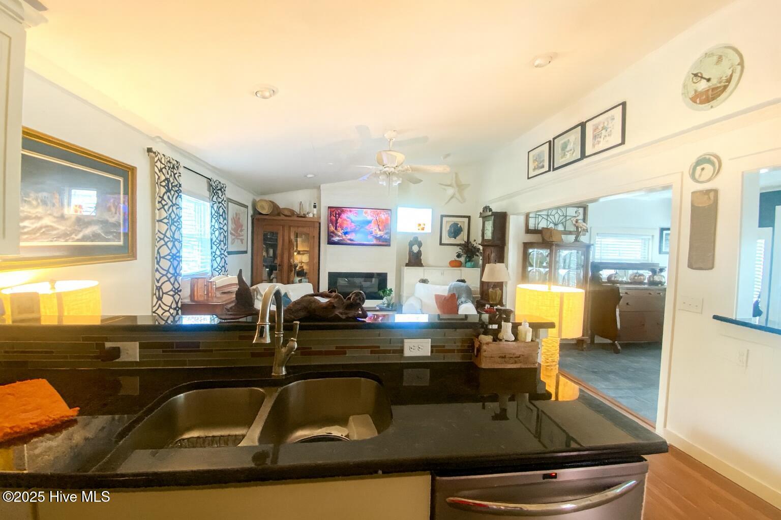 100538347 | Photo 12