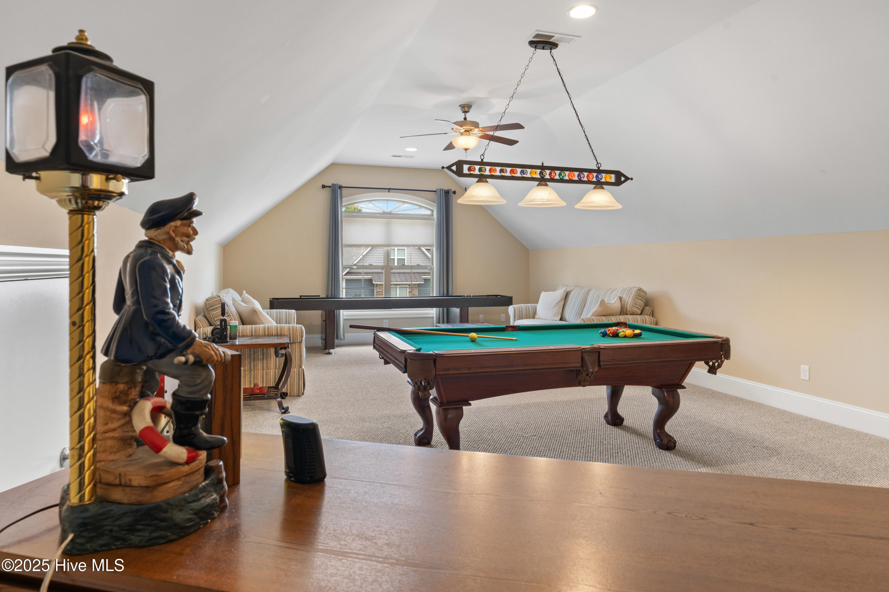 100525197 | Photo 43