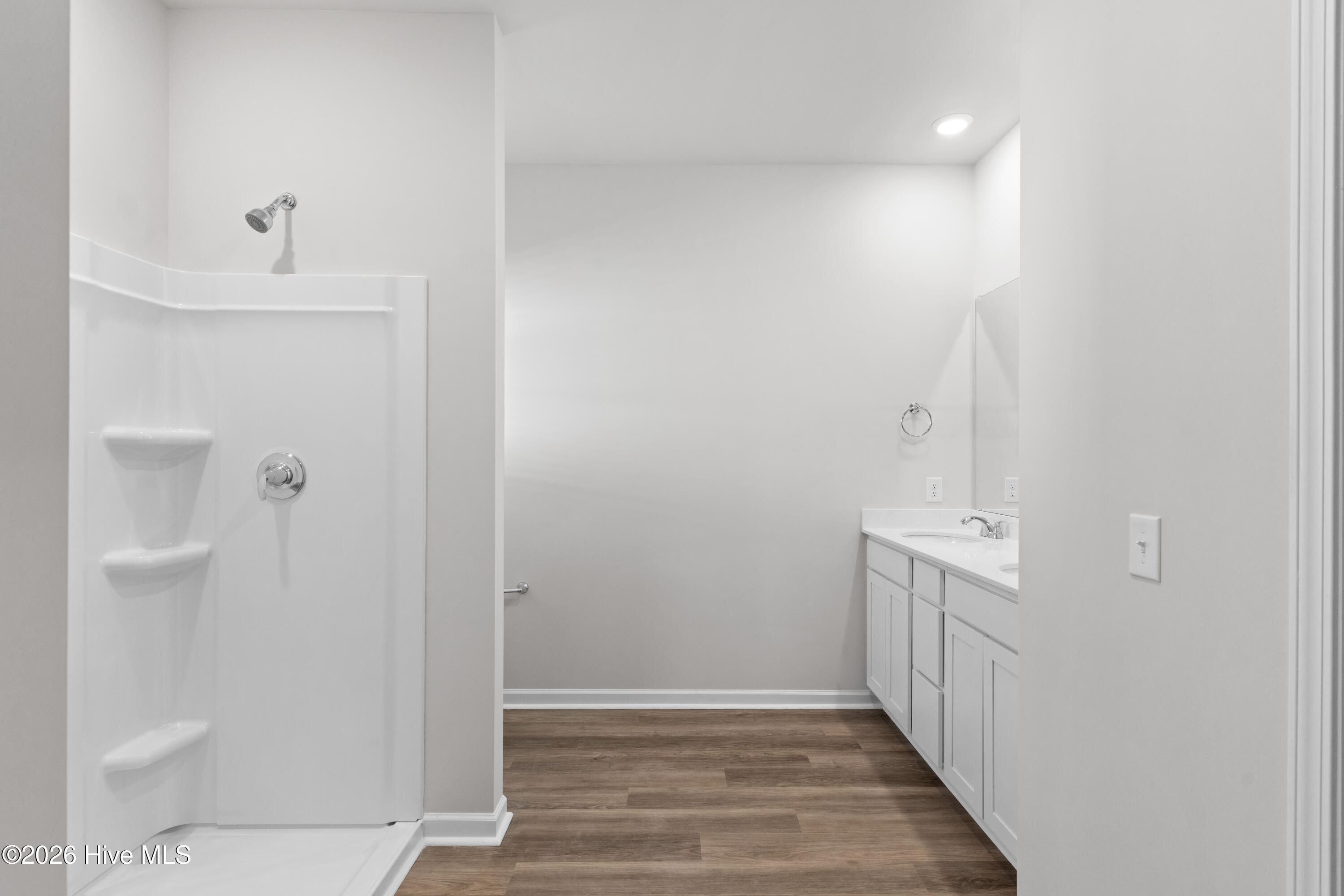 100538180 | Photo 56