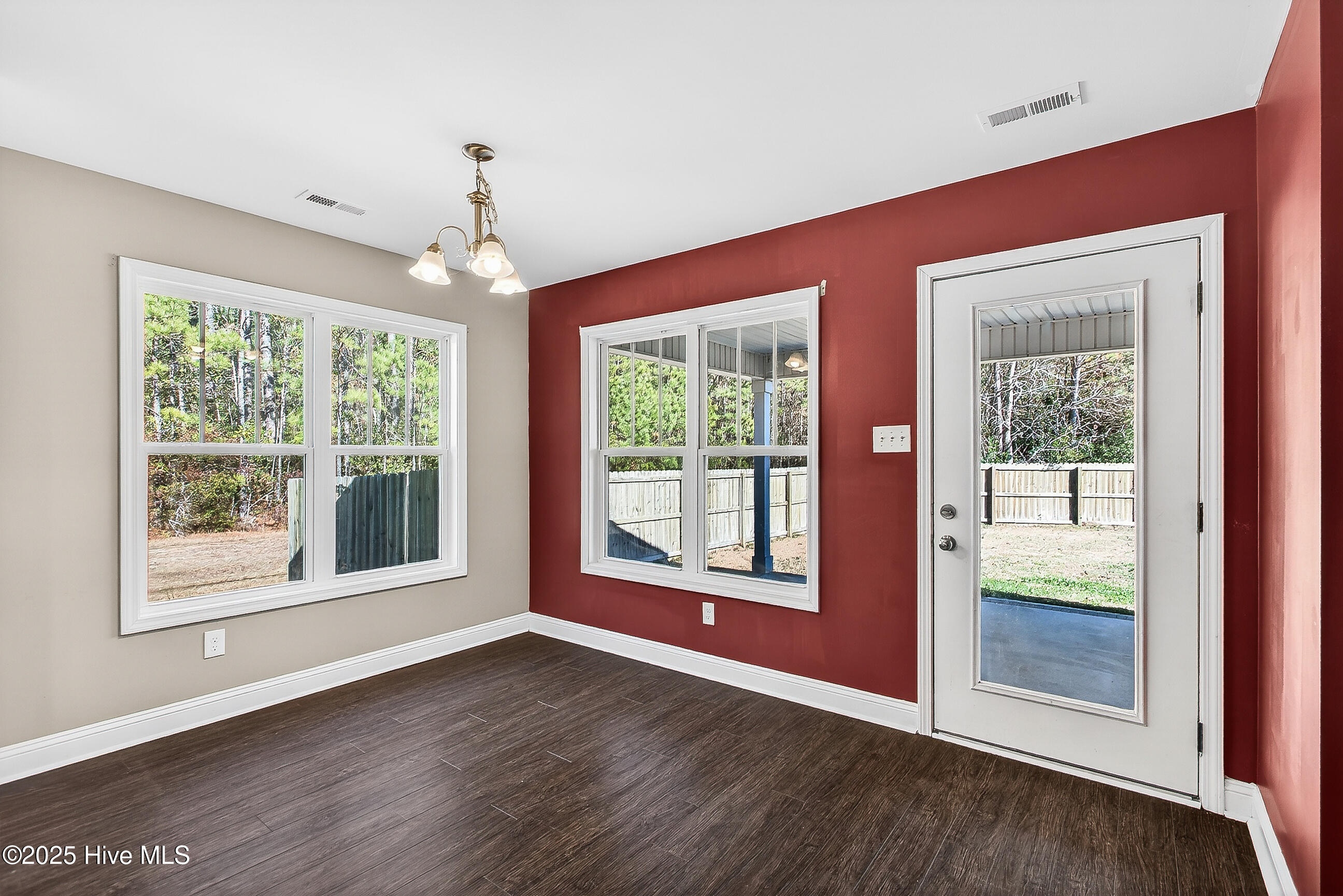 100545699 | Photo 20