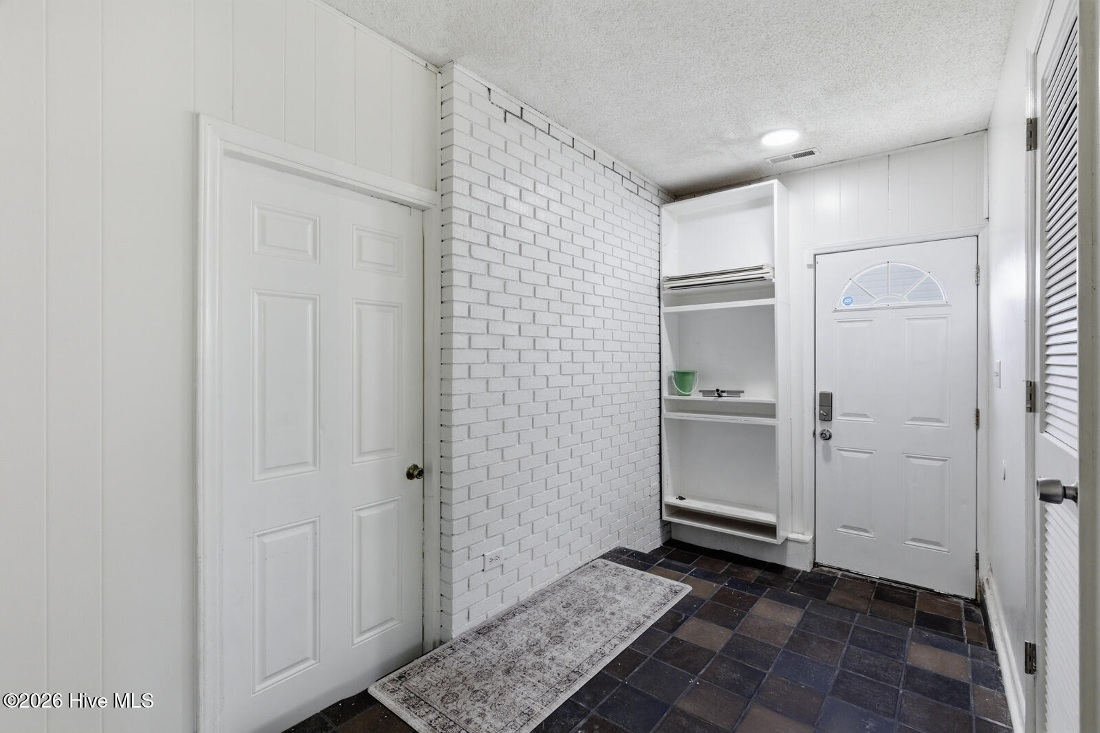 100566128 | Photo 12