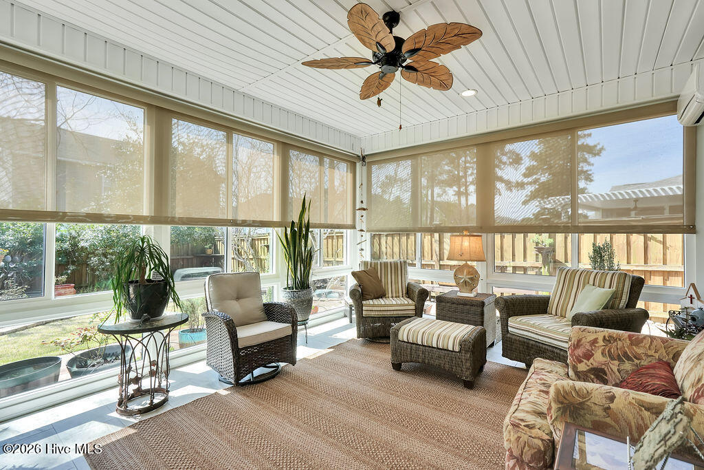 100561587 | Photo 17