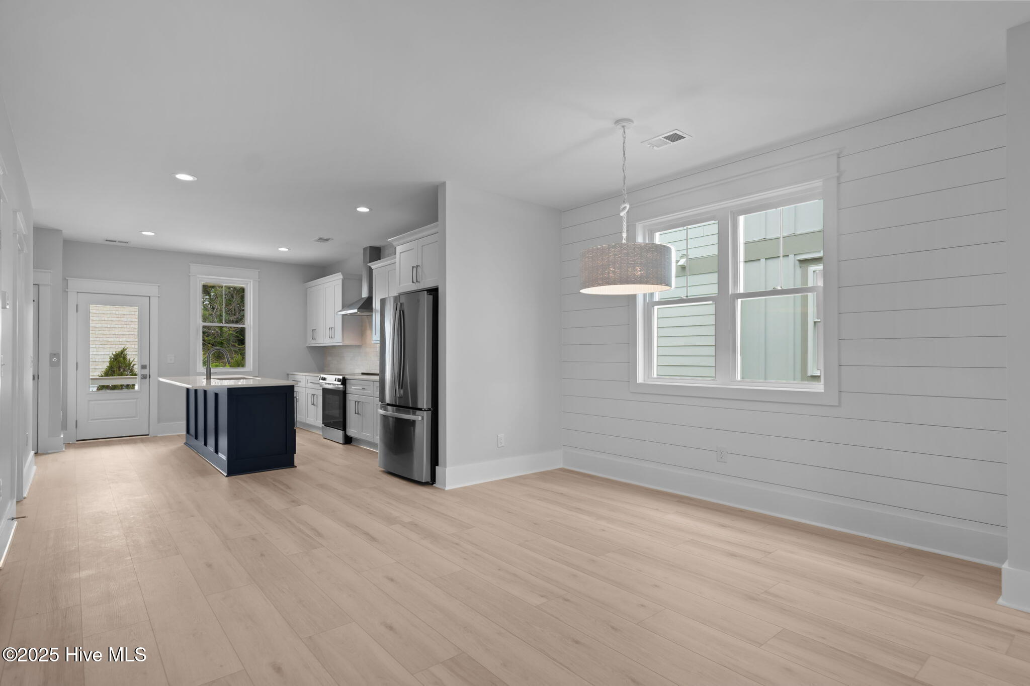 100537880 | Photo 56