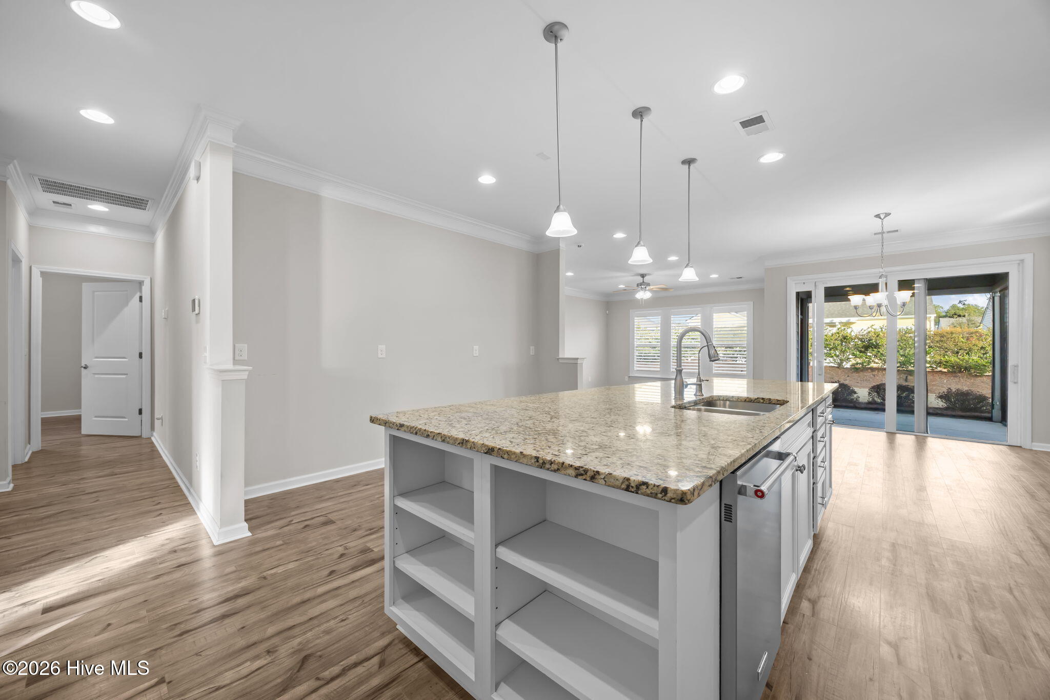 100552007 | Photo 30