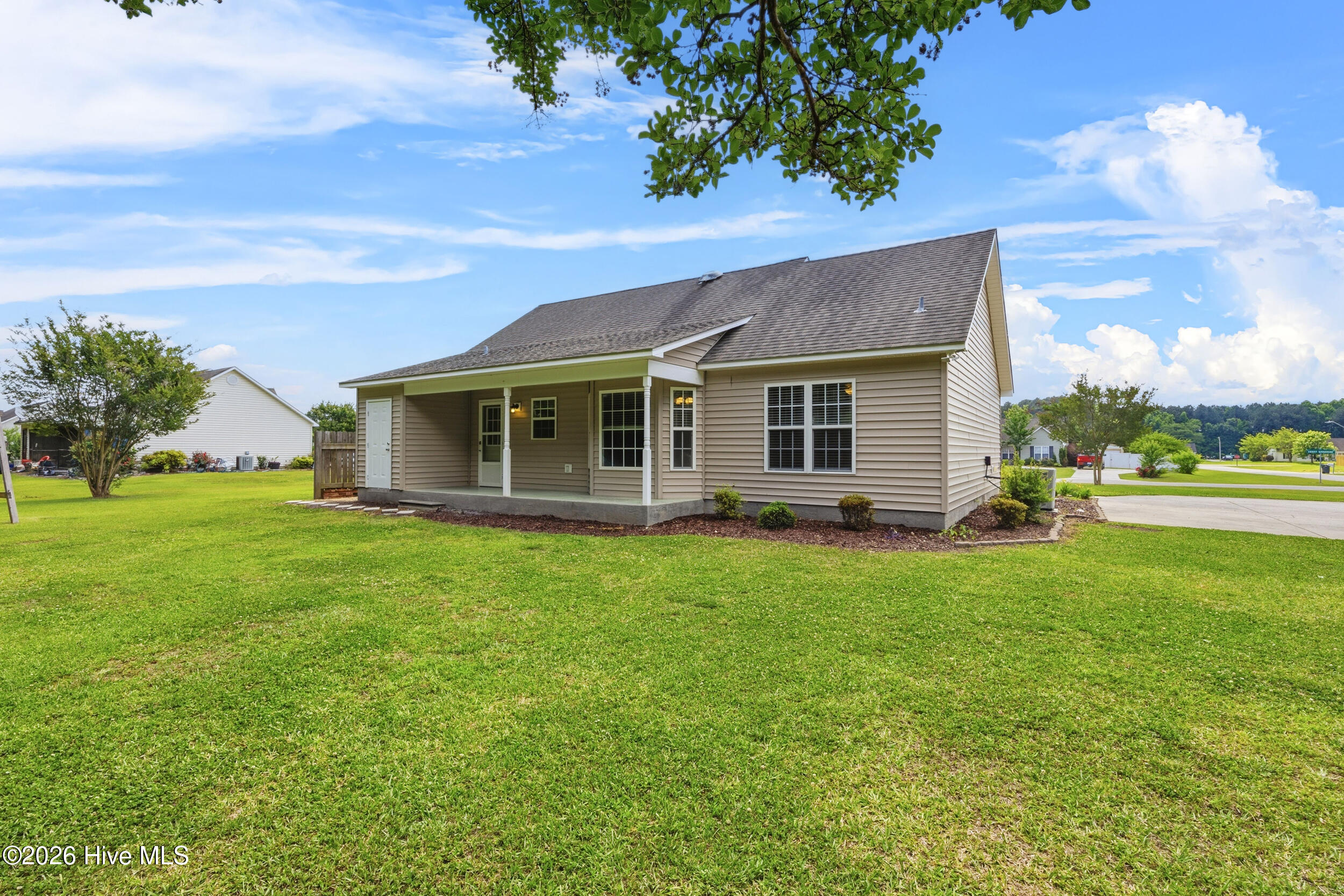 105 Henry Giddeons Drive, Teachey, NC 28464 – photo 20: 29_back exterior