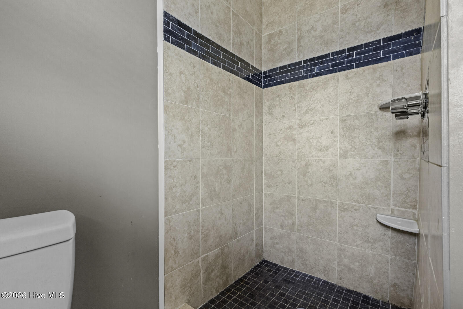 100560708 | Photo 20