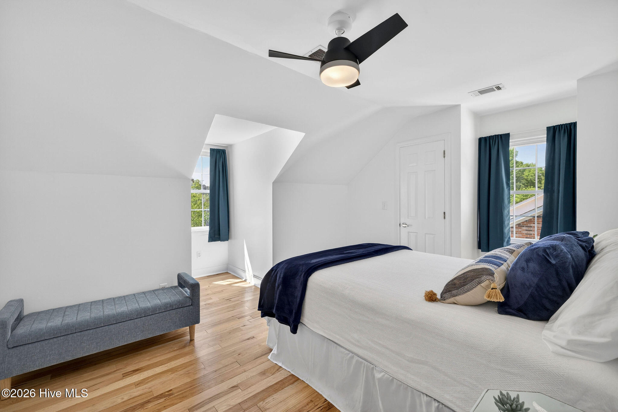 100567485 | Photo 39