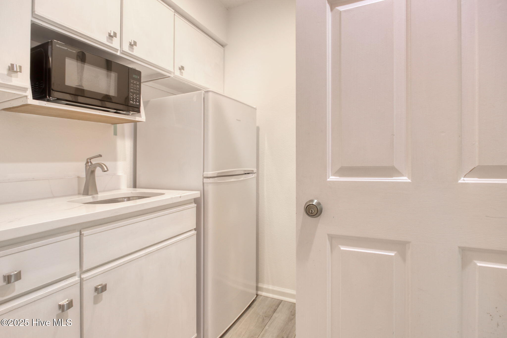 100528000 | Photo 16