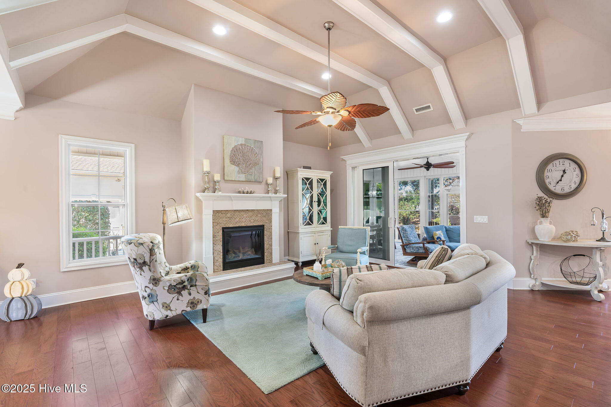 100541913 | Photo 35