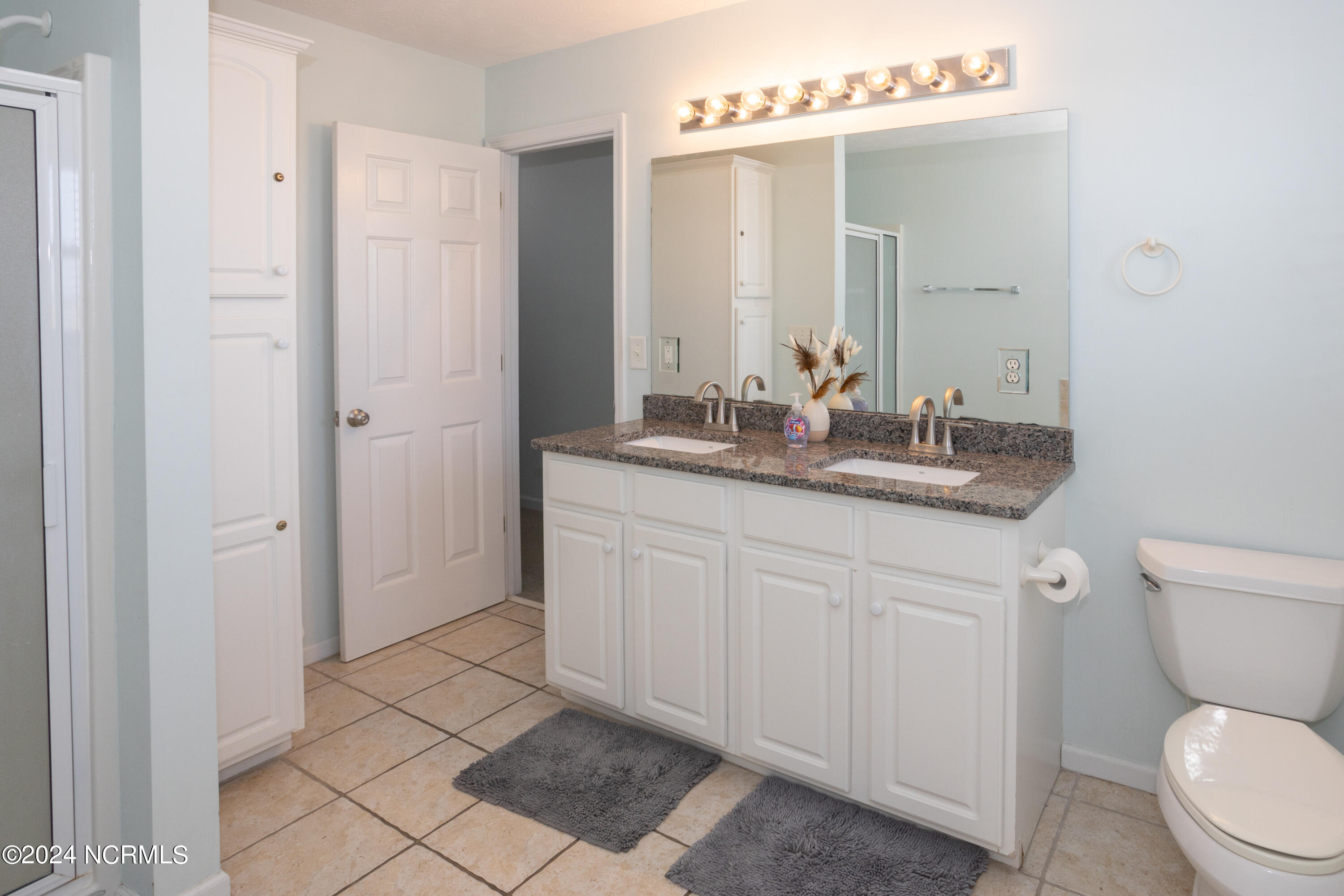 100569490 | Photo 44