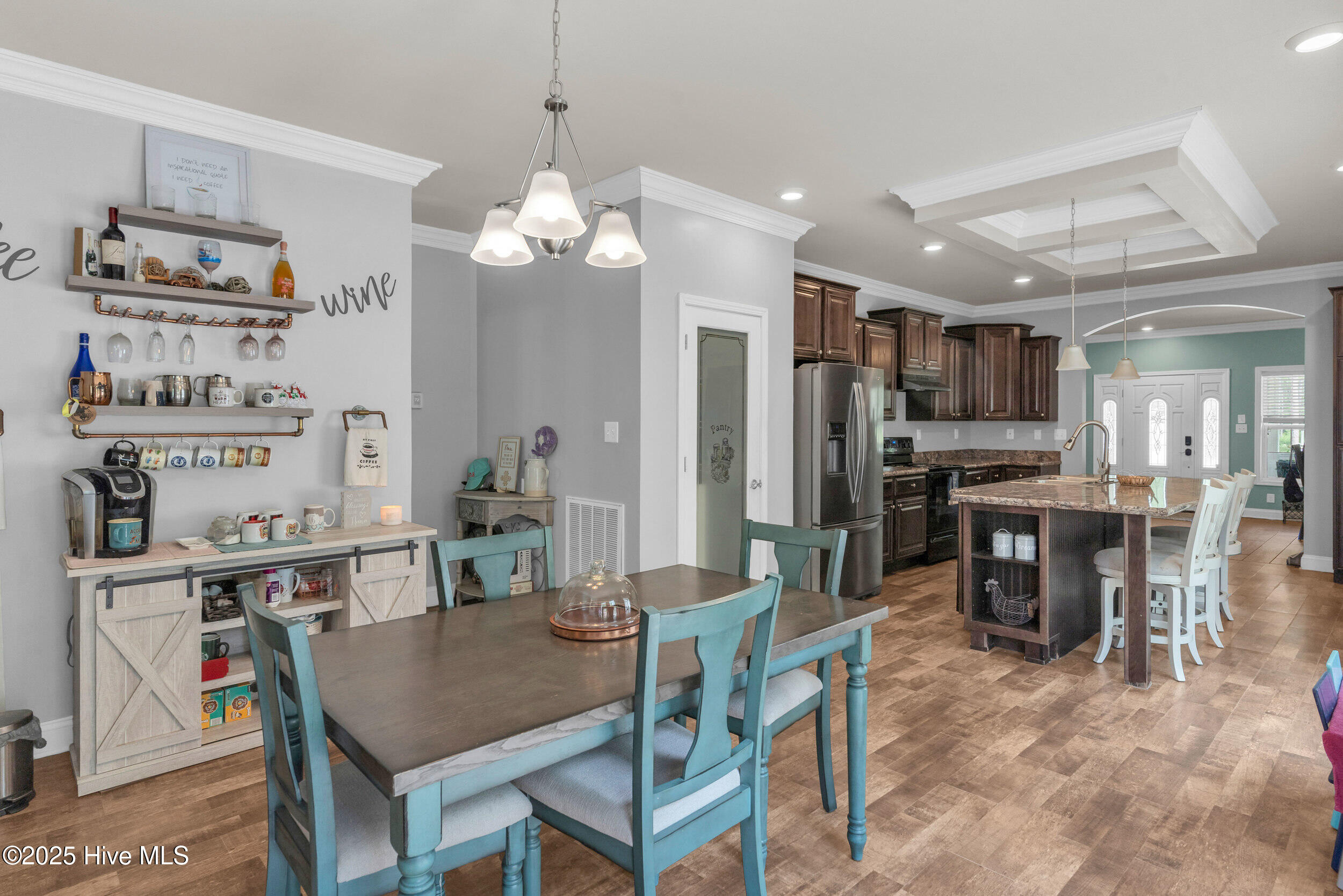 100521196 | Photo 10