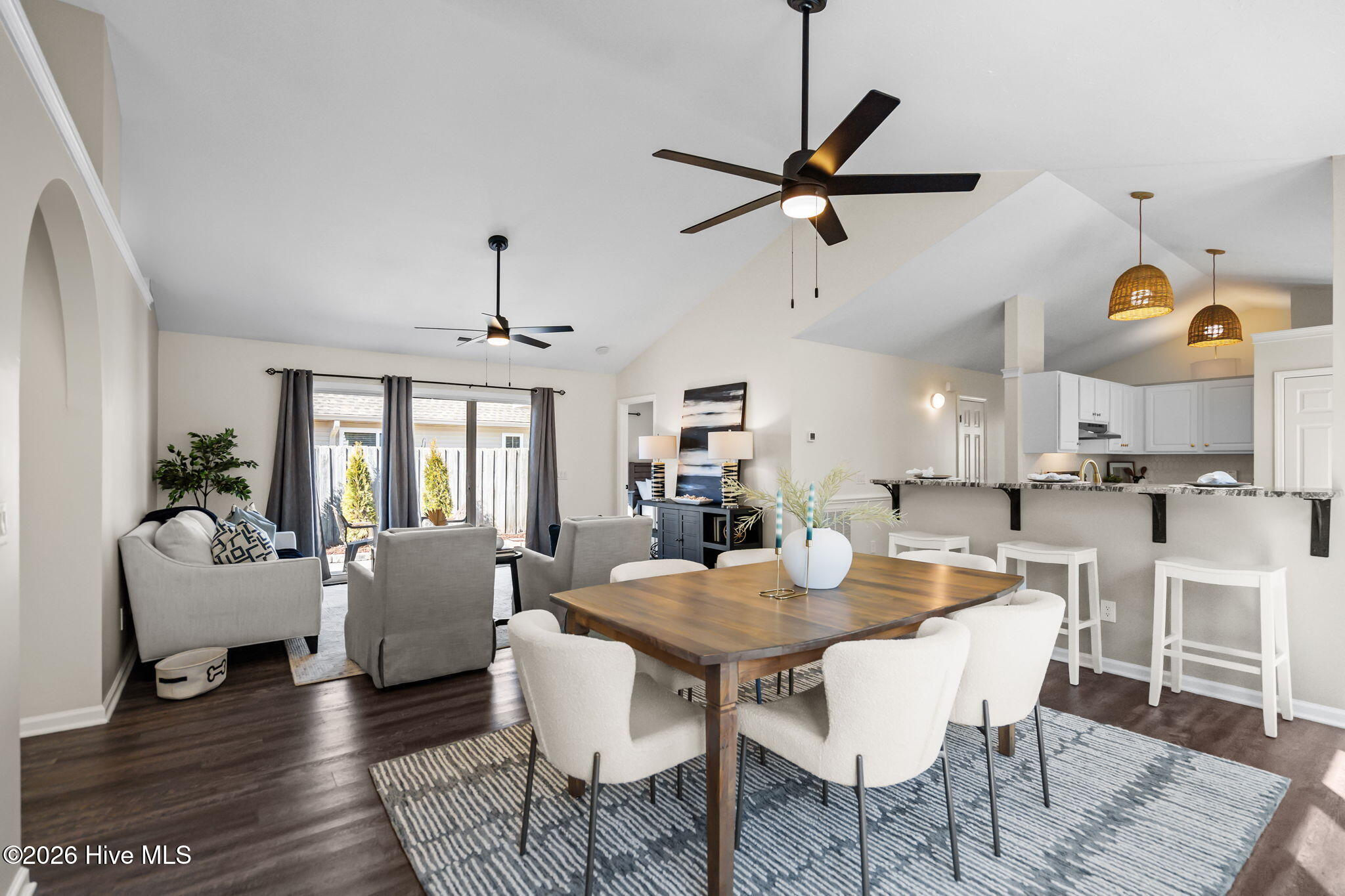 100556215 | Photo 16