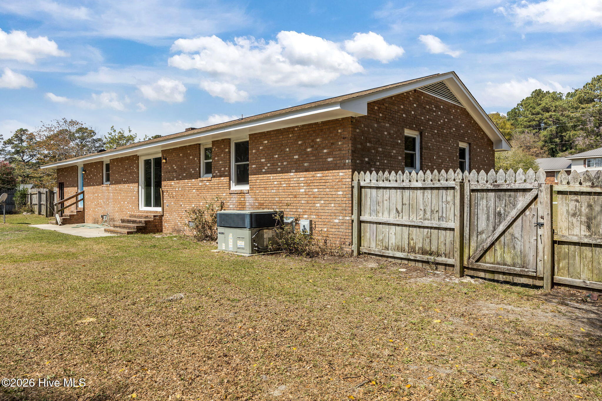 100562789 | Photo 45