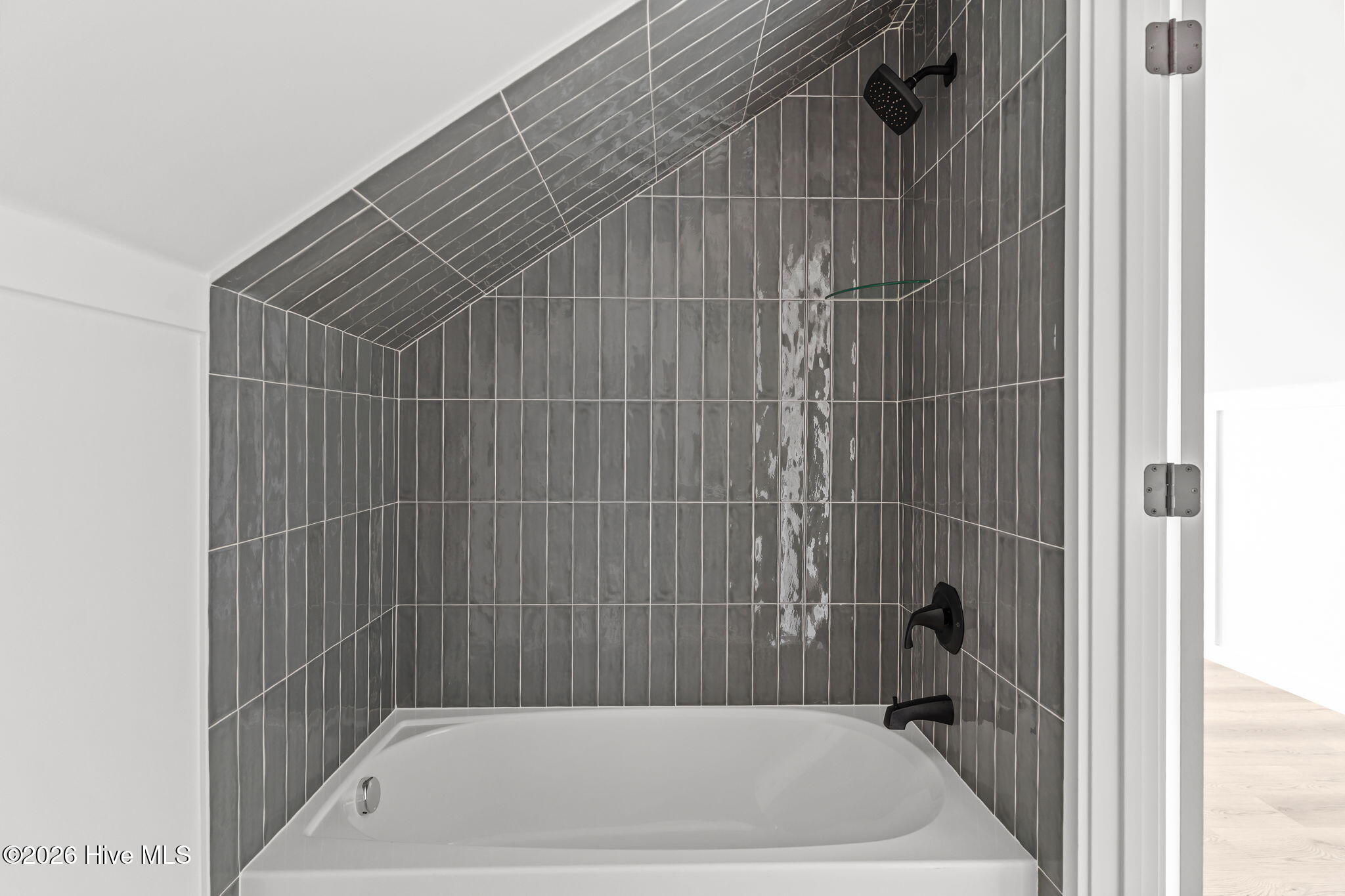 100549320 | Photo 37