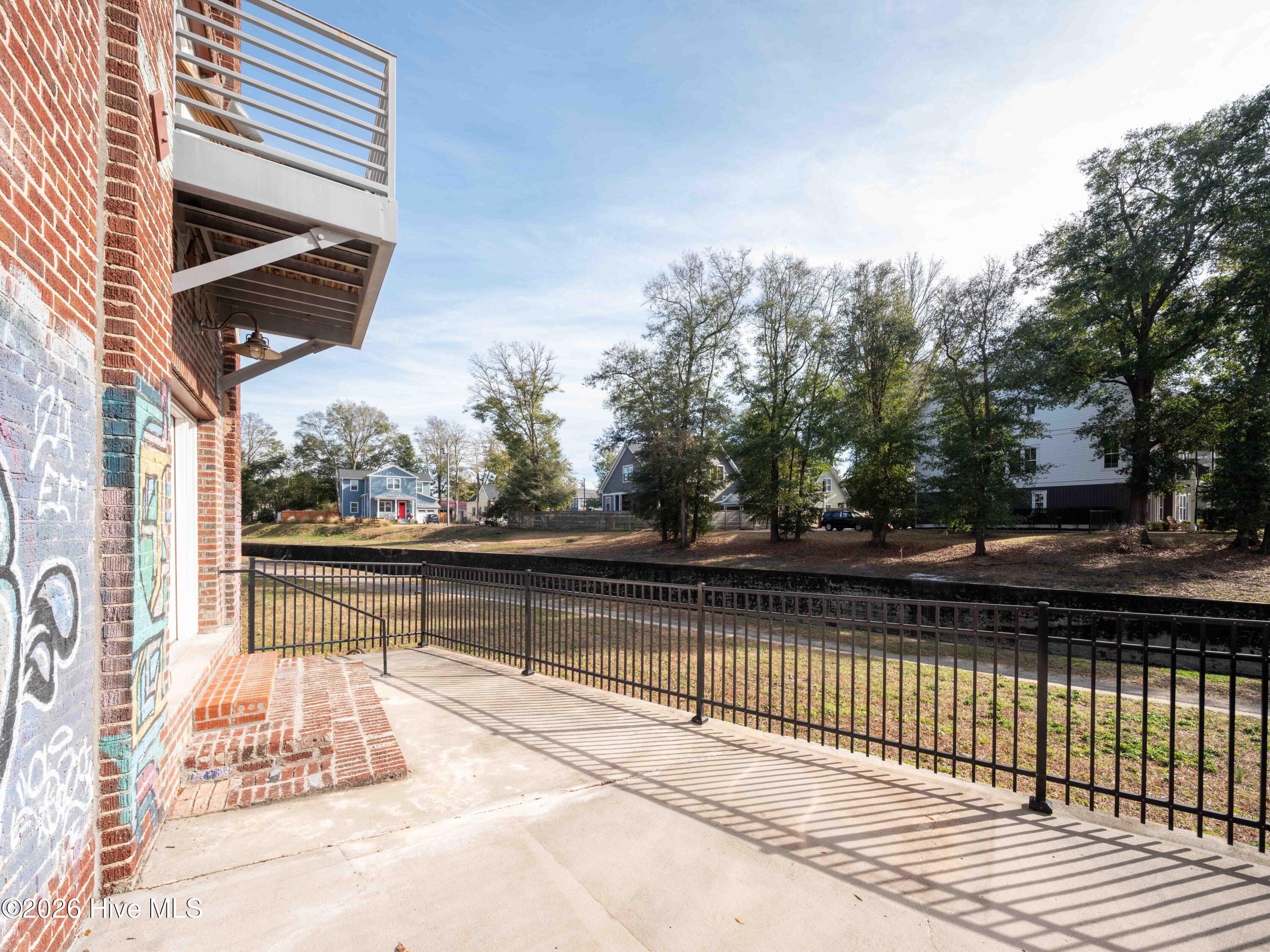 100549852 | Photo 30