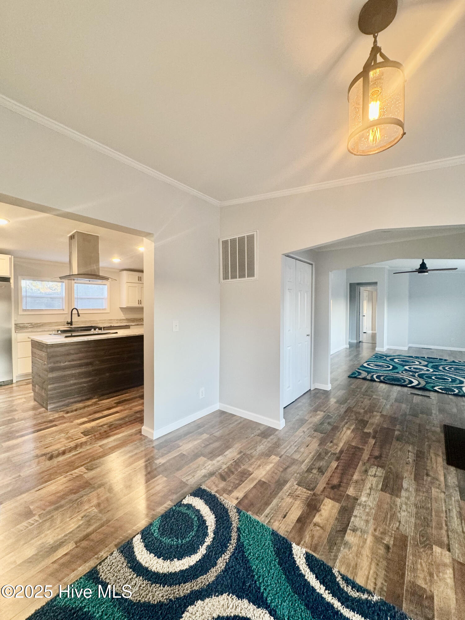 100546285 | Photo 10