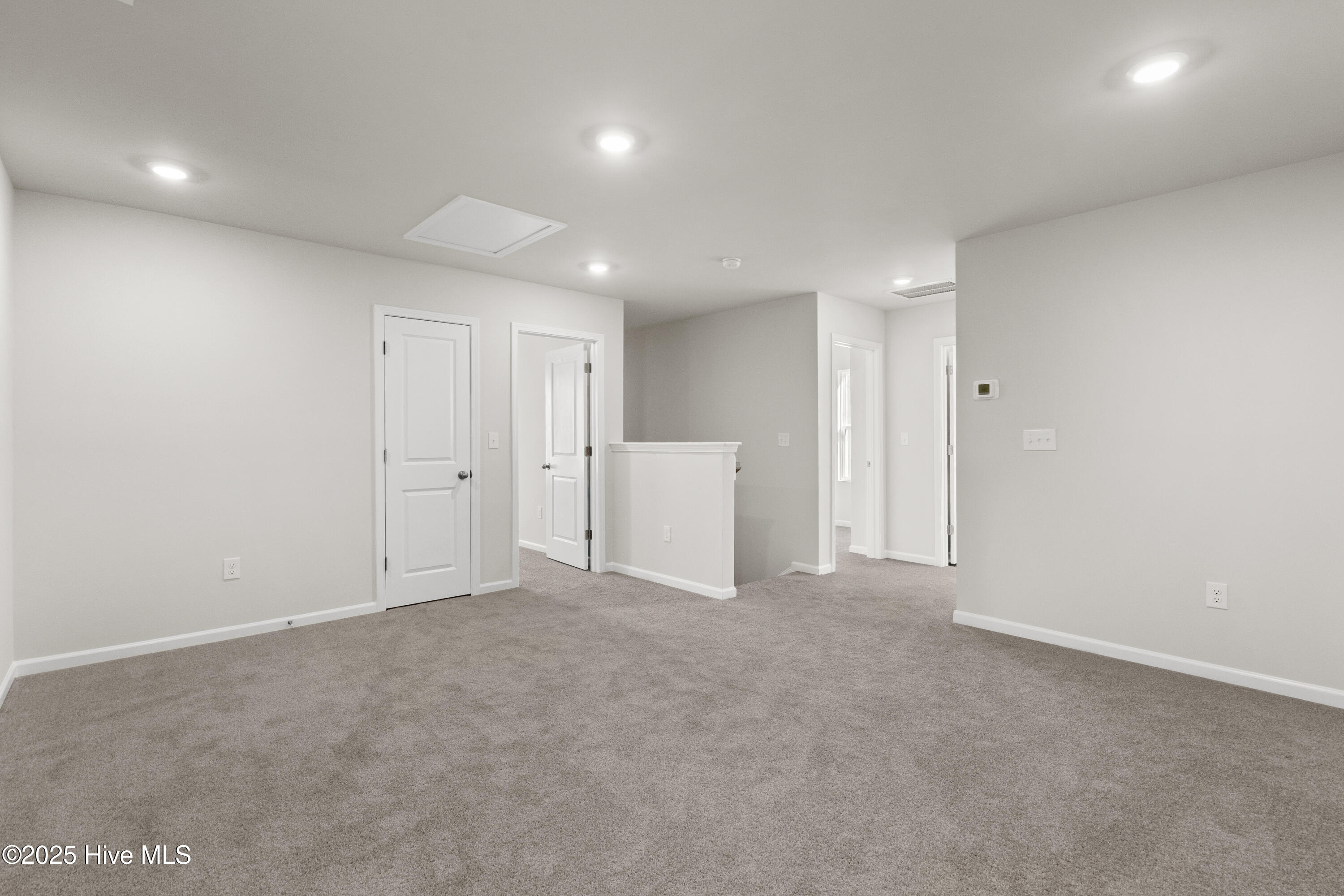 100536968 | Photo 26