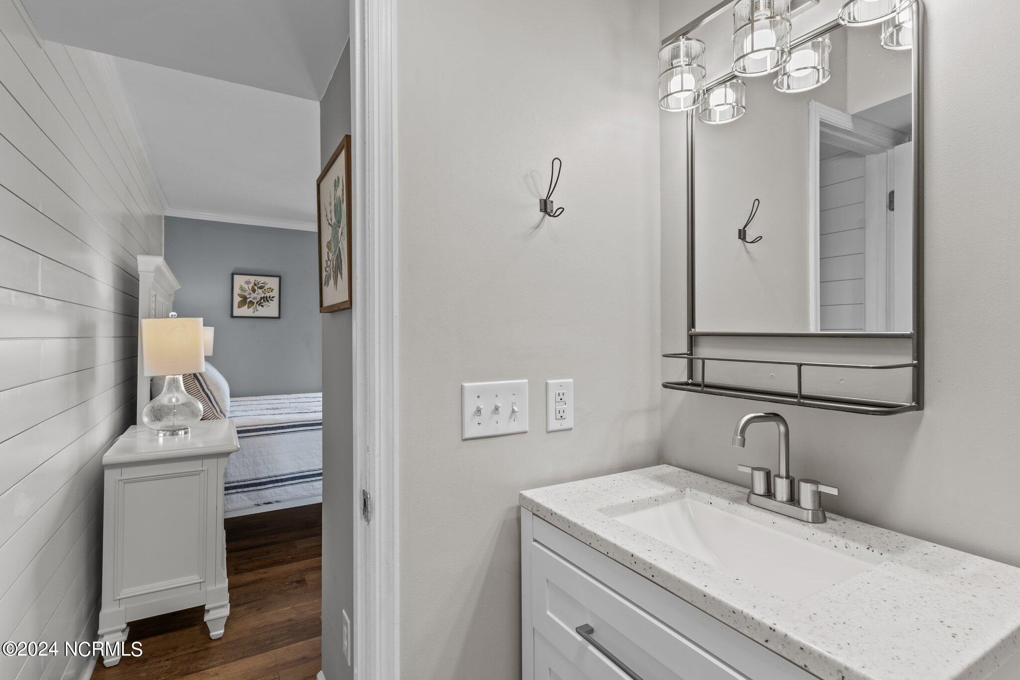 100501206 | Photo 21