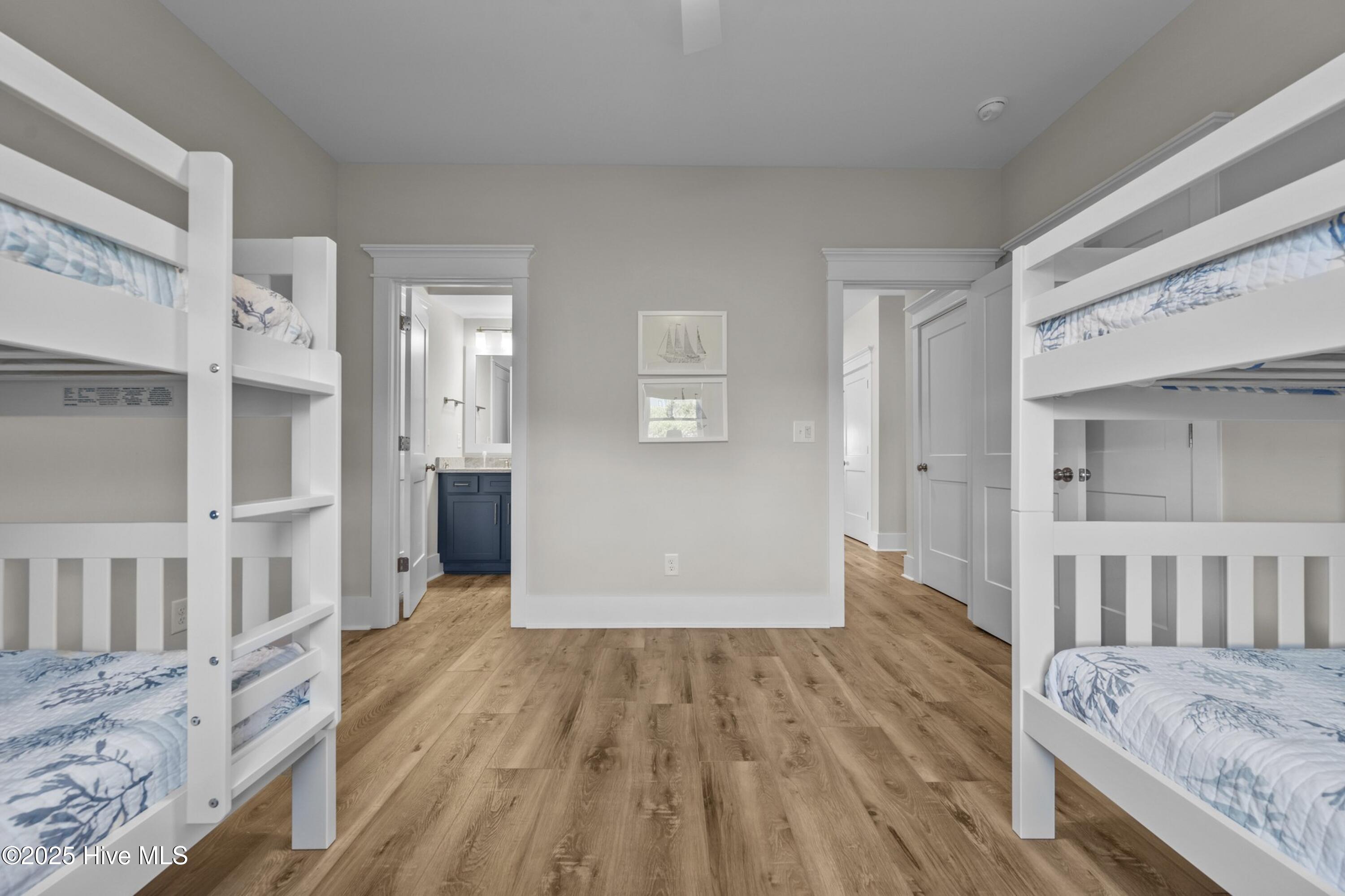 100510701 | Photo 34