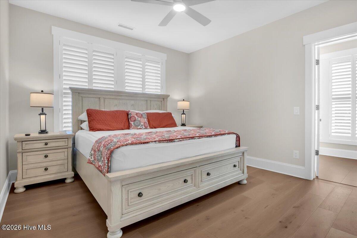 100563677 | Photo 46