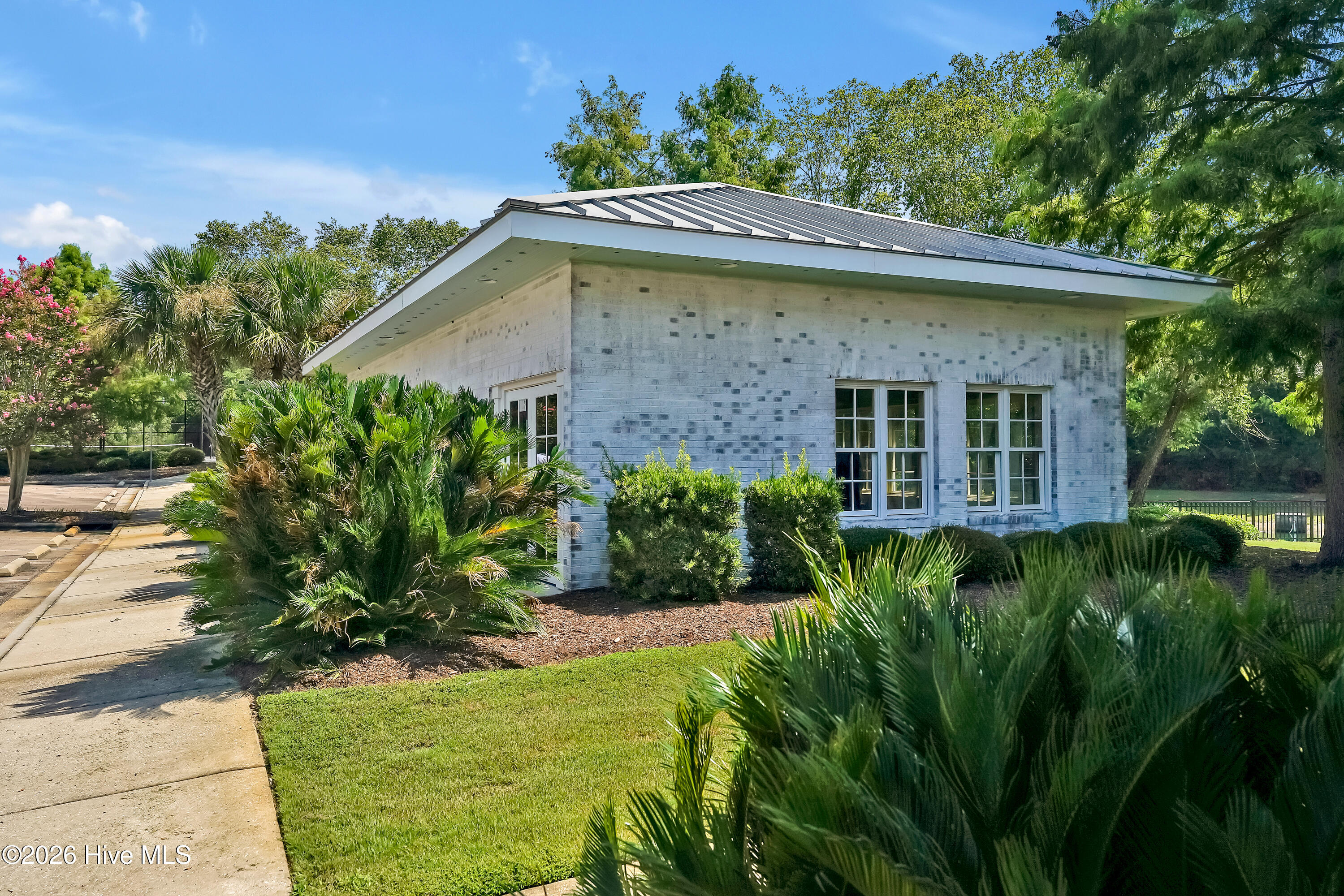 100569984 | Photo 26