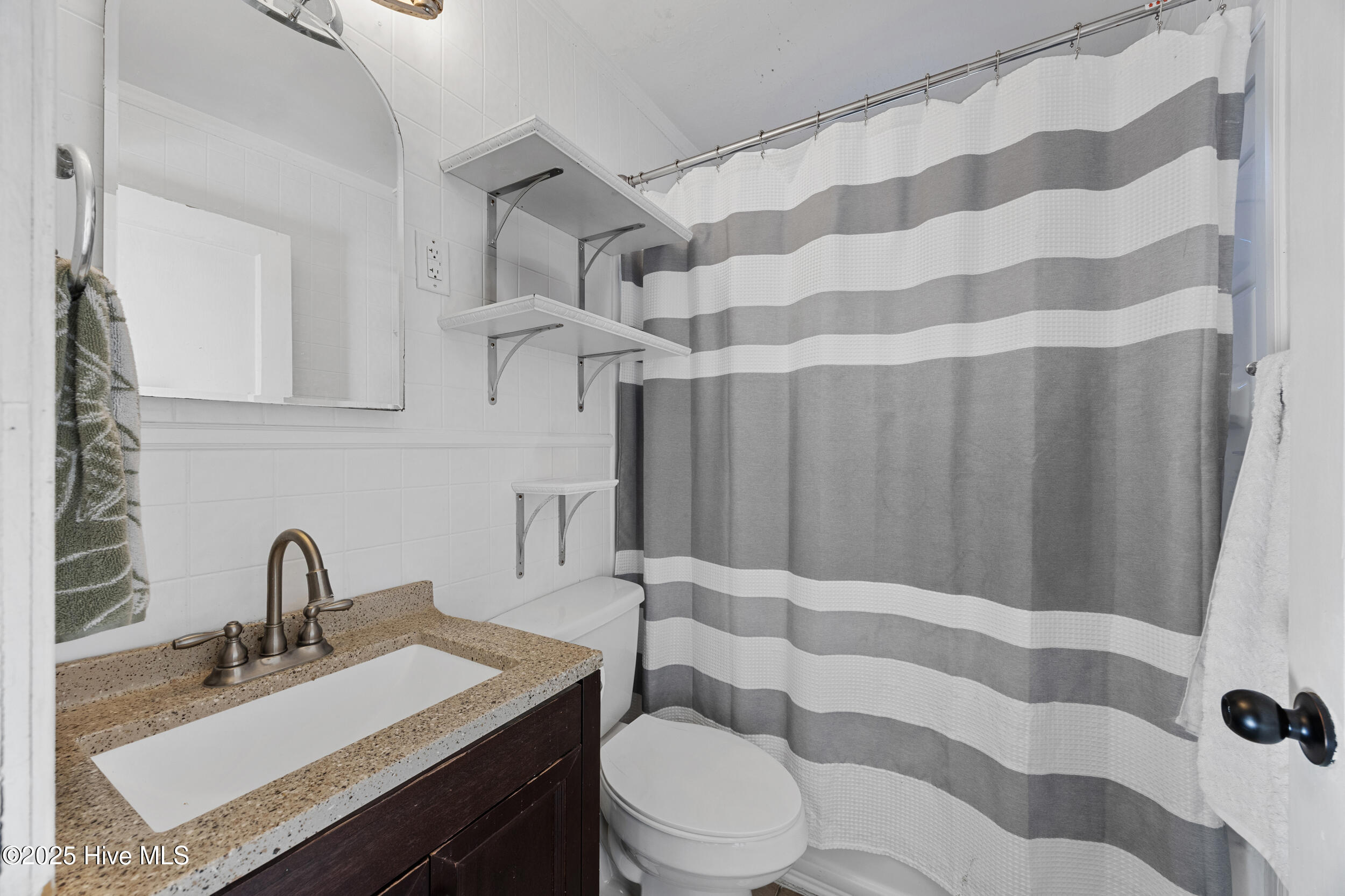 100546074 | Photo 12