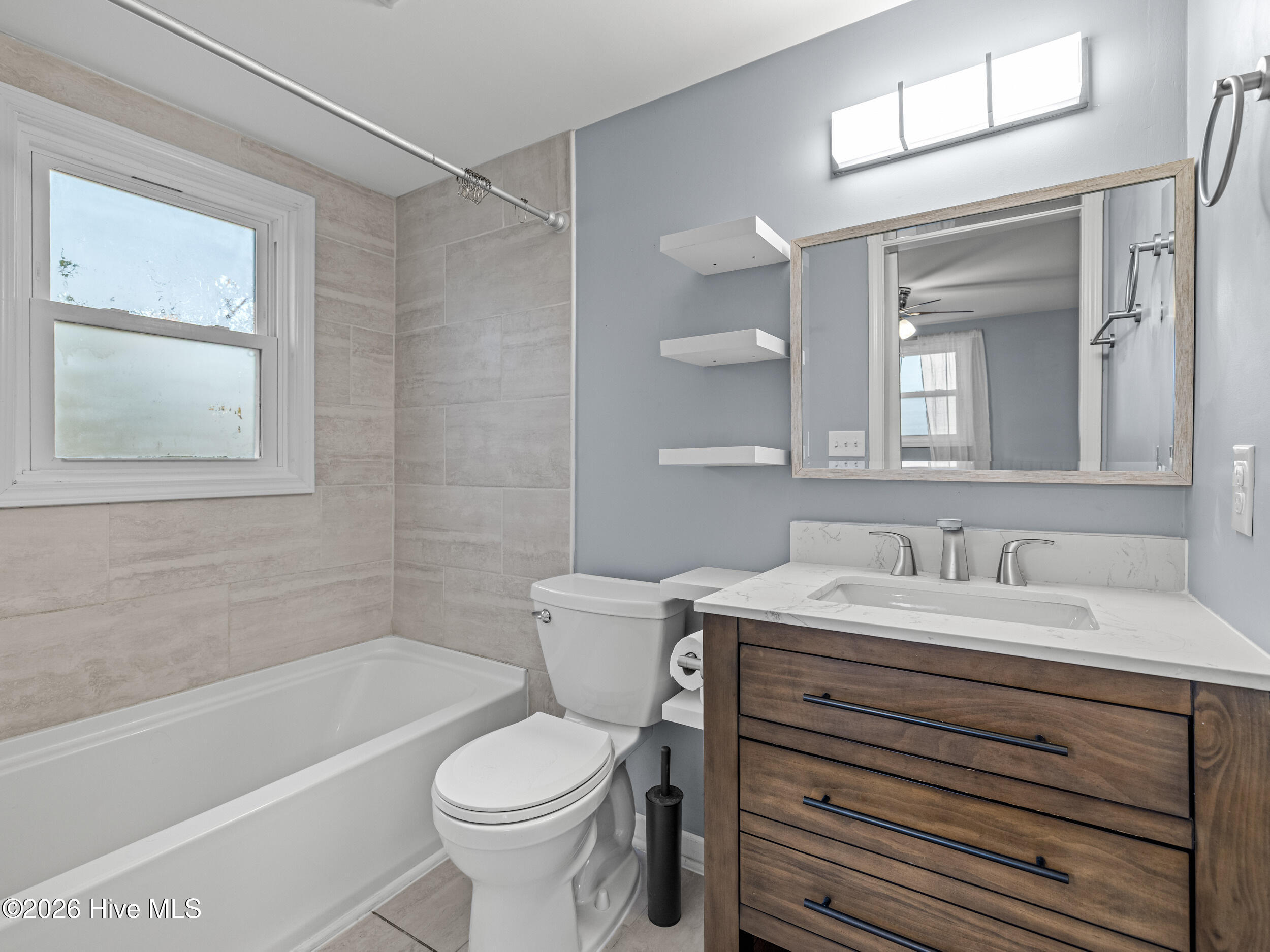 100558939 | Photo 24