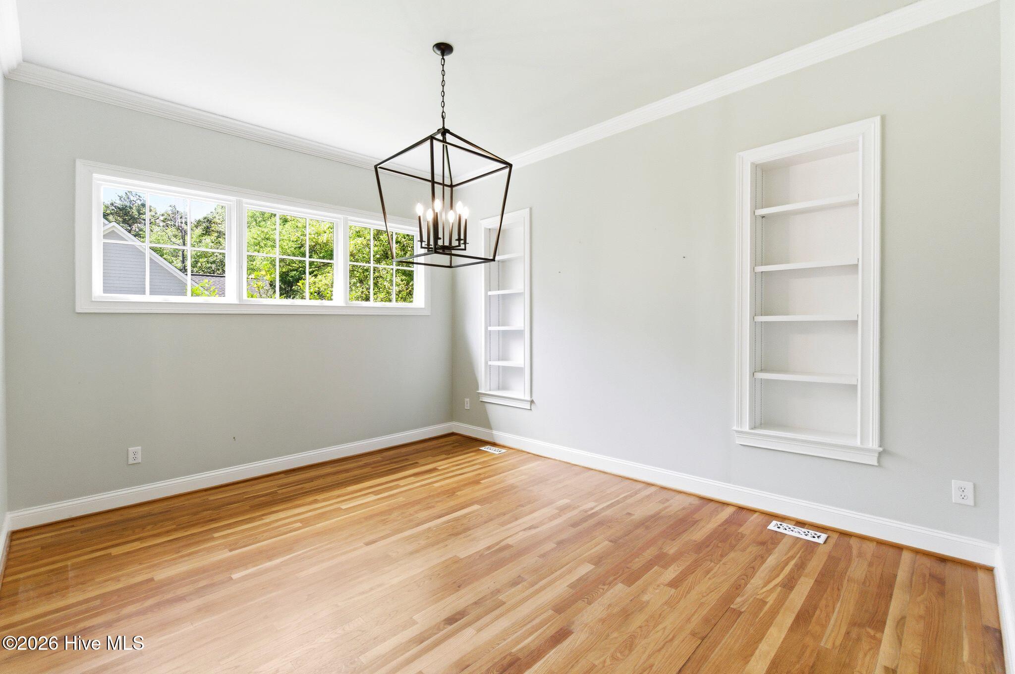 100567139 | Photo 32