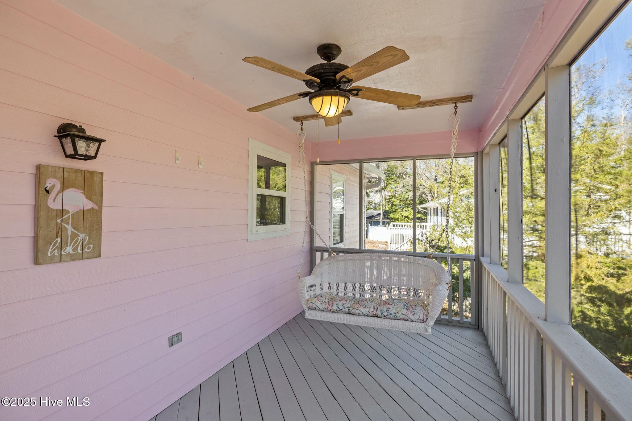 100490035 | Photo 12