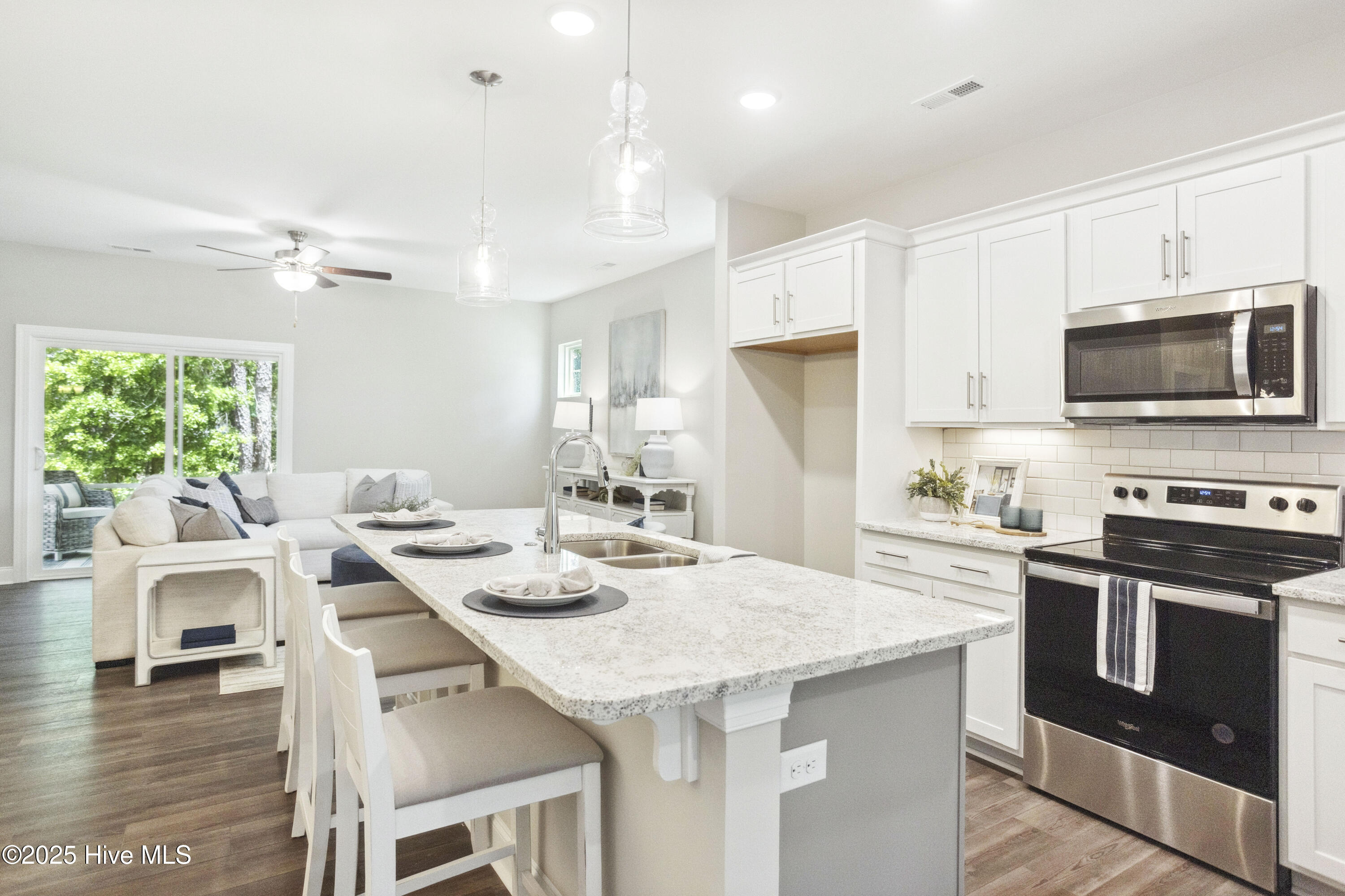 100543372 | Photo 10