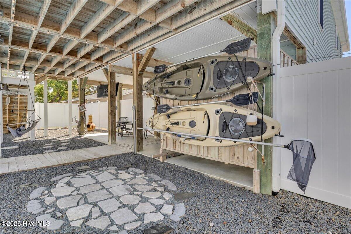 100569217 | Photo 37