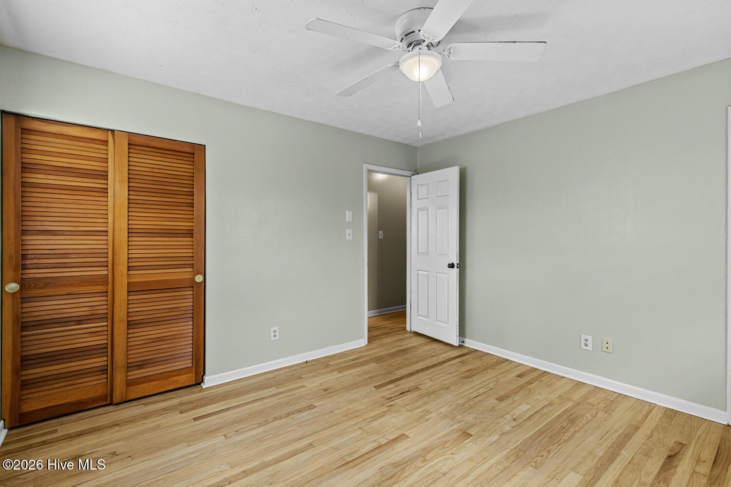 100548988 | Photo 18