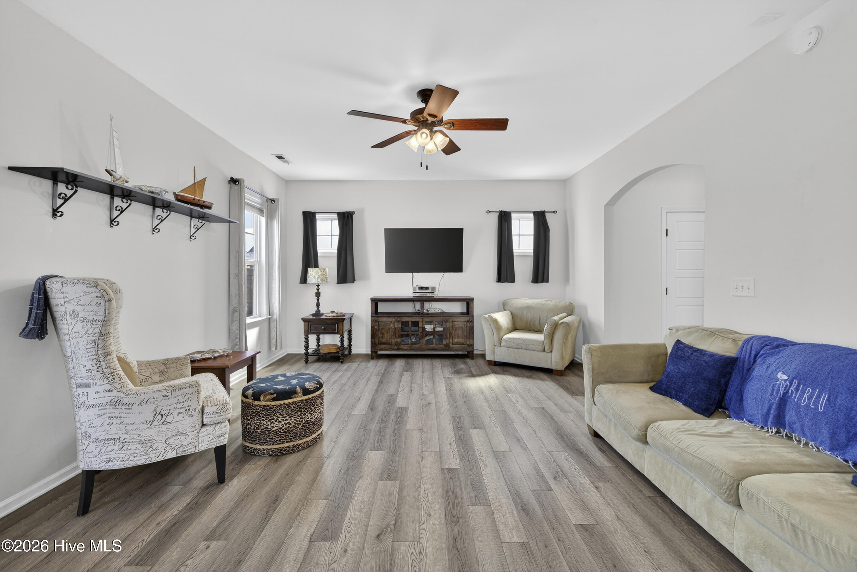 100560873 | Photo 18