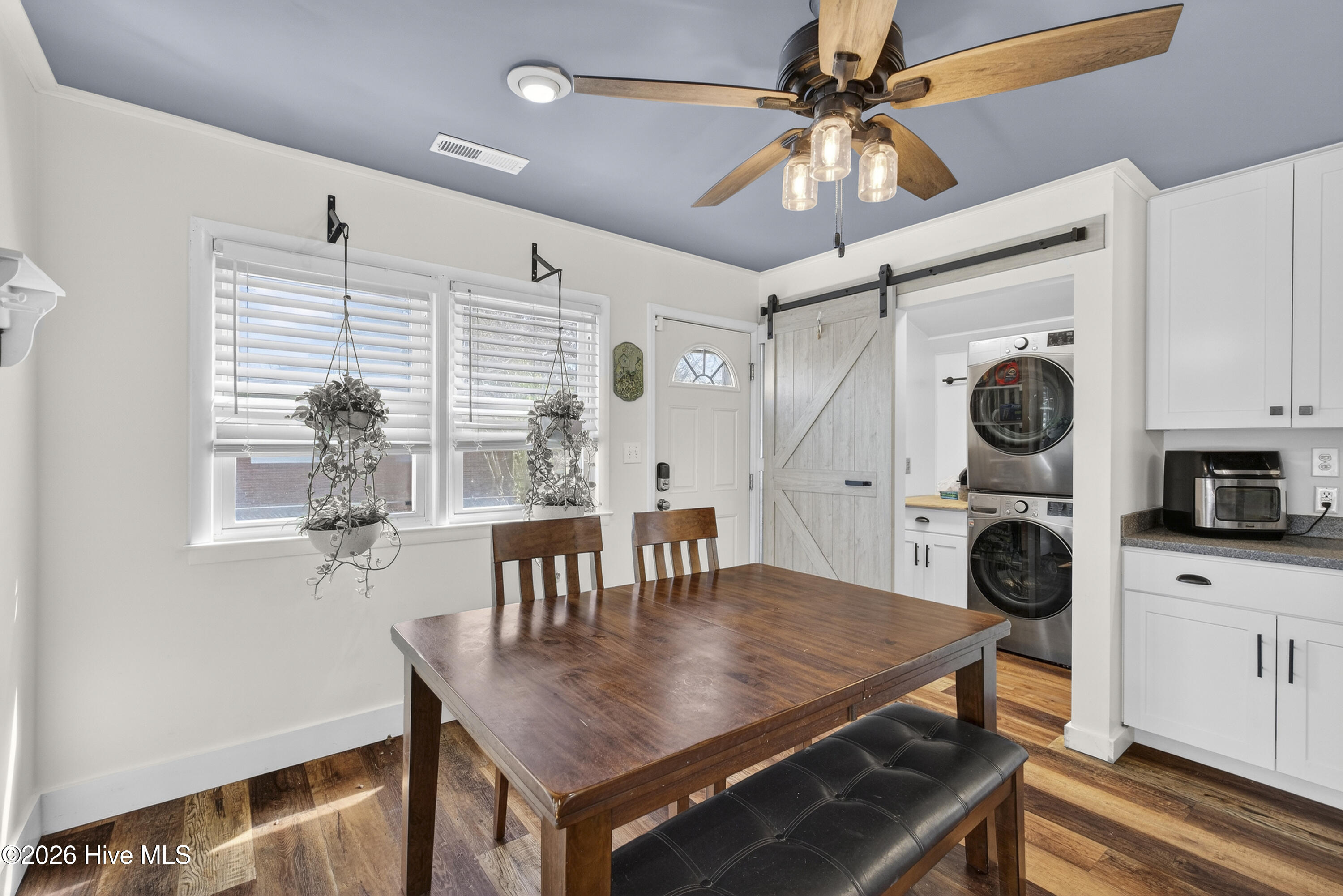 100558710 | Photo 17