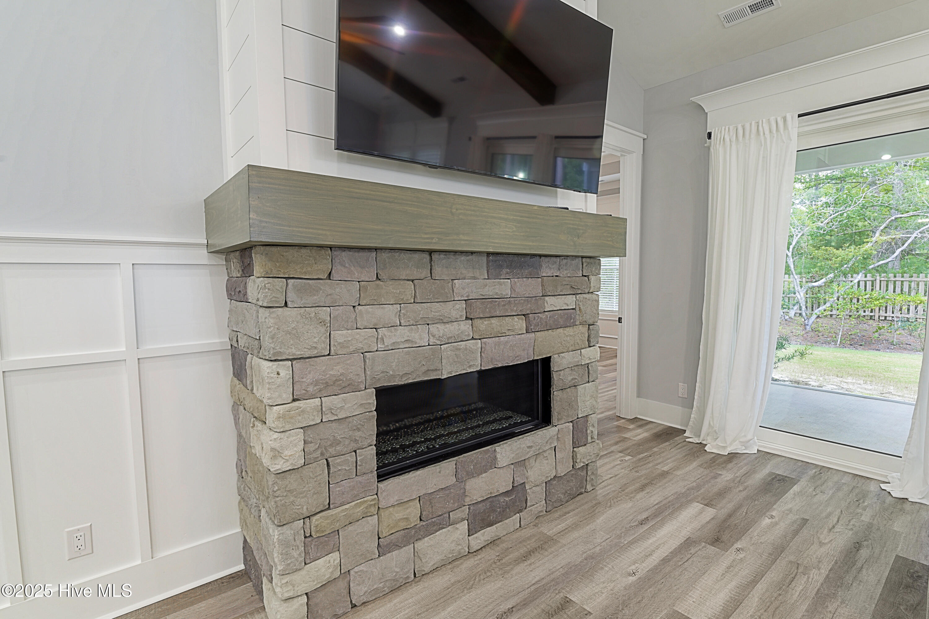 100532165 | Photo 17