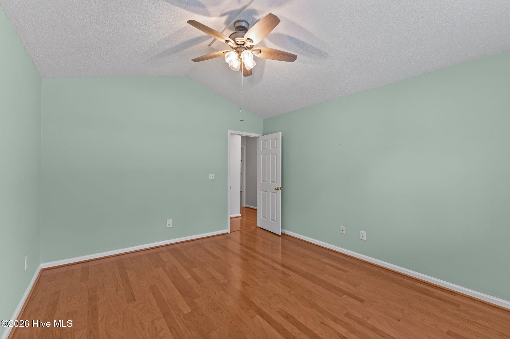 100564884 | Photo 24