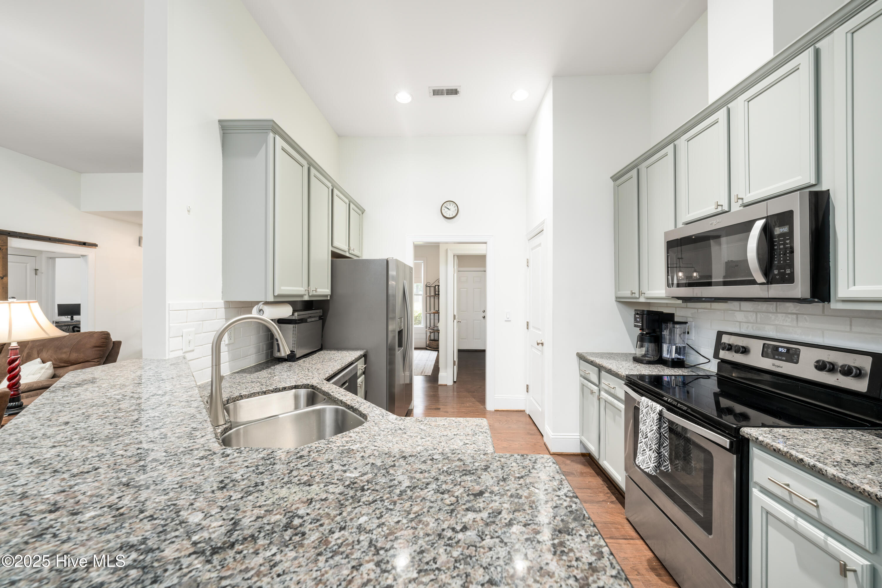 100532566 | Photo 12