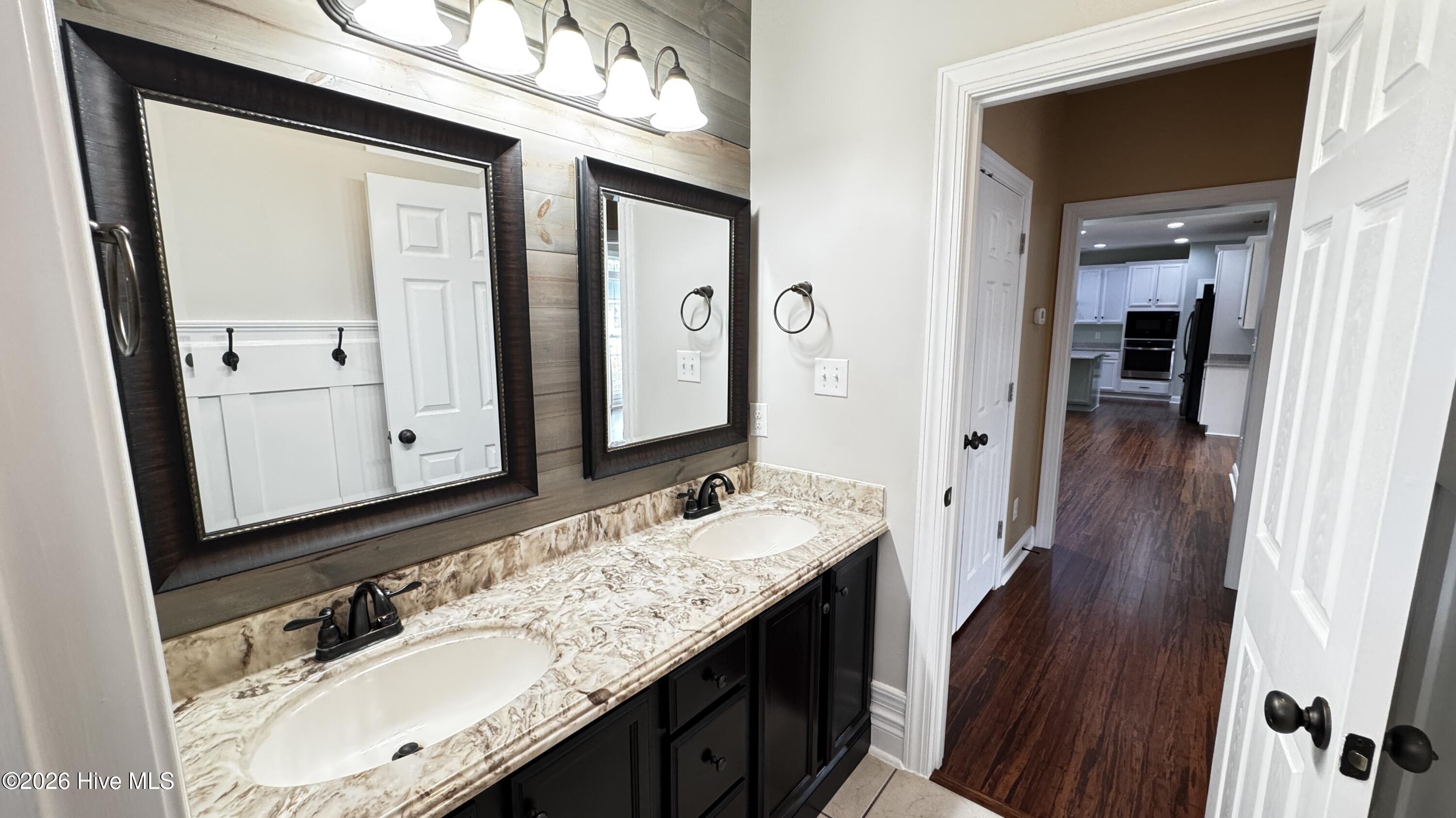 100565264 | Photo 23