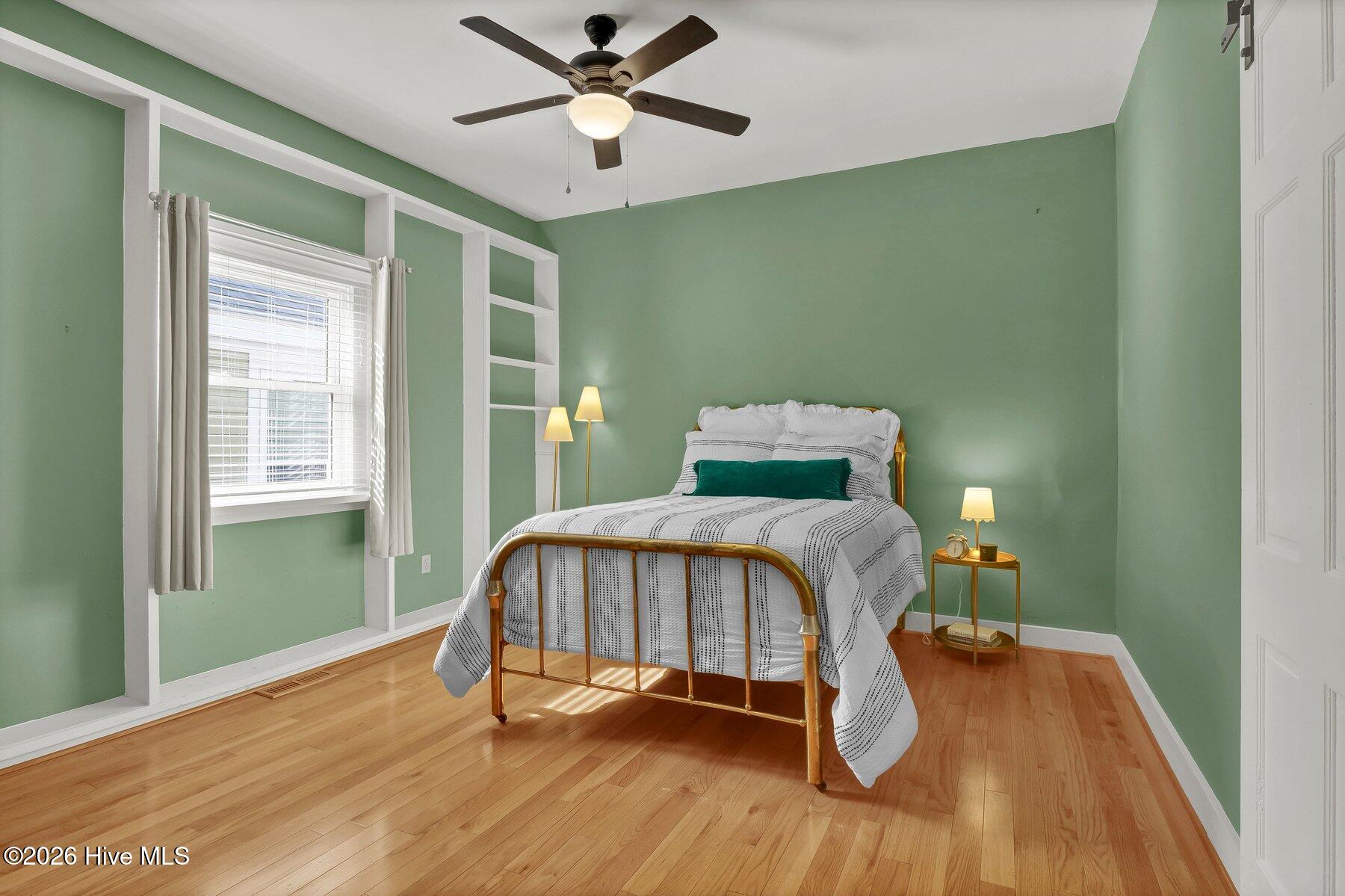 100561074 | Photo 18