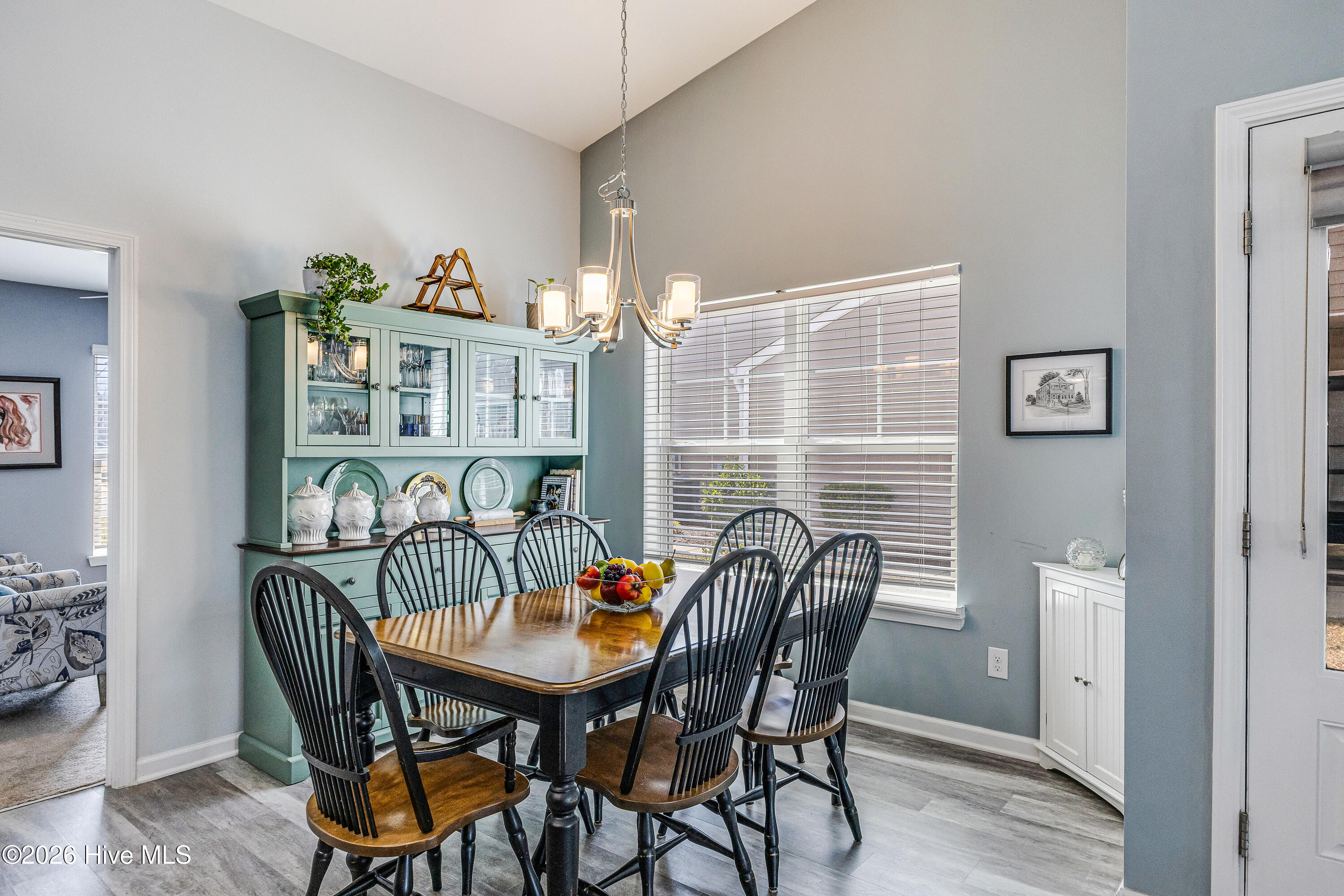 100560714 | Photo 14